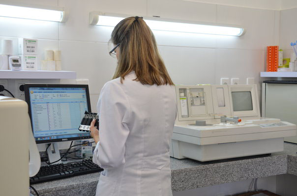 Laboratorio de análisis clínicos del hospital de Flores