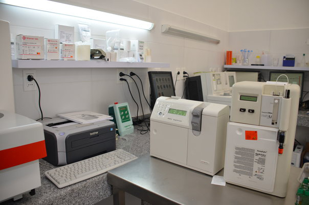 Laboratorio de análisis clínicos del hospital de Flores
