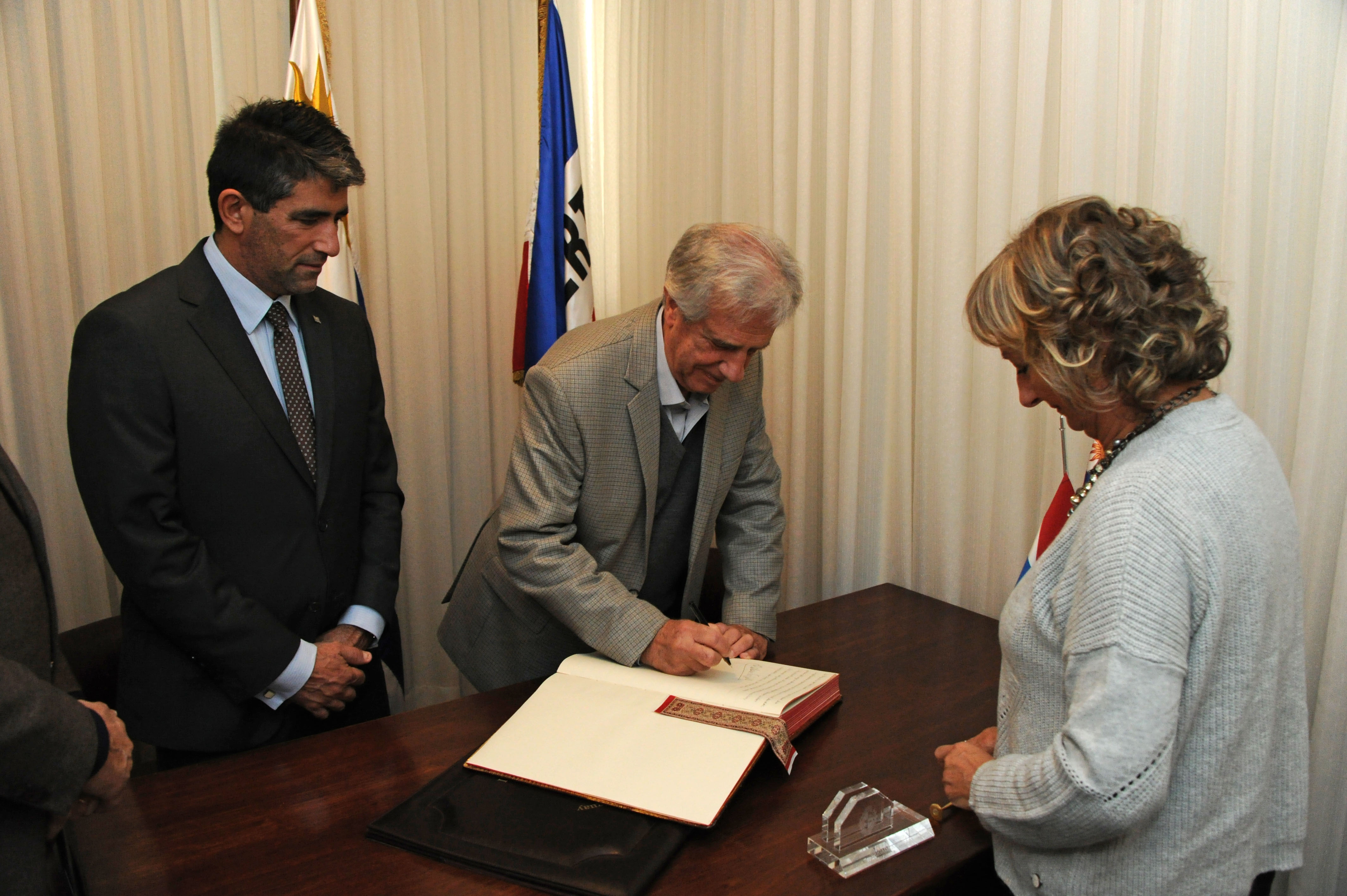 Tabaré Vázquez traspasa el mando presidencial a Raúl Sendic