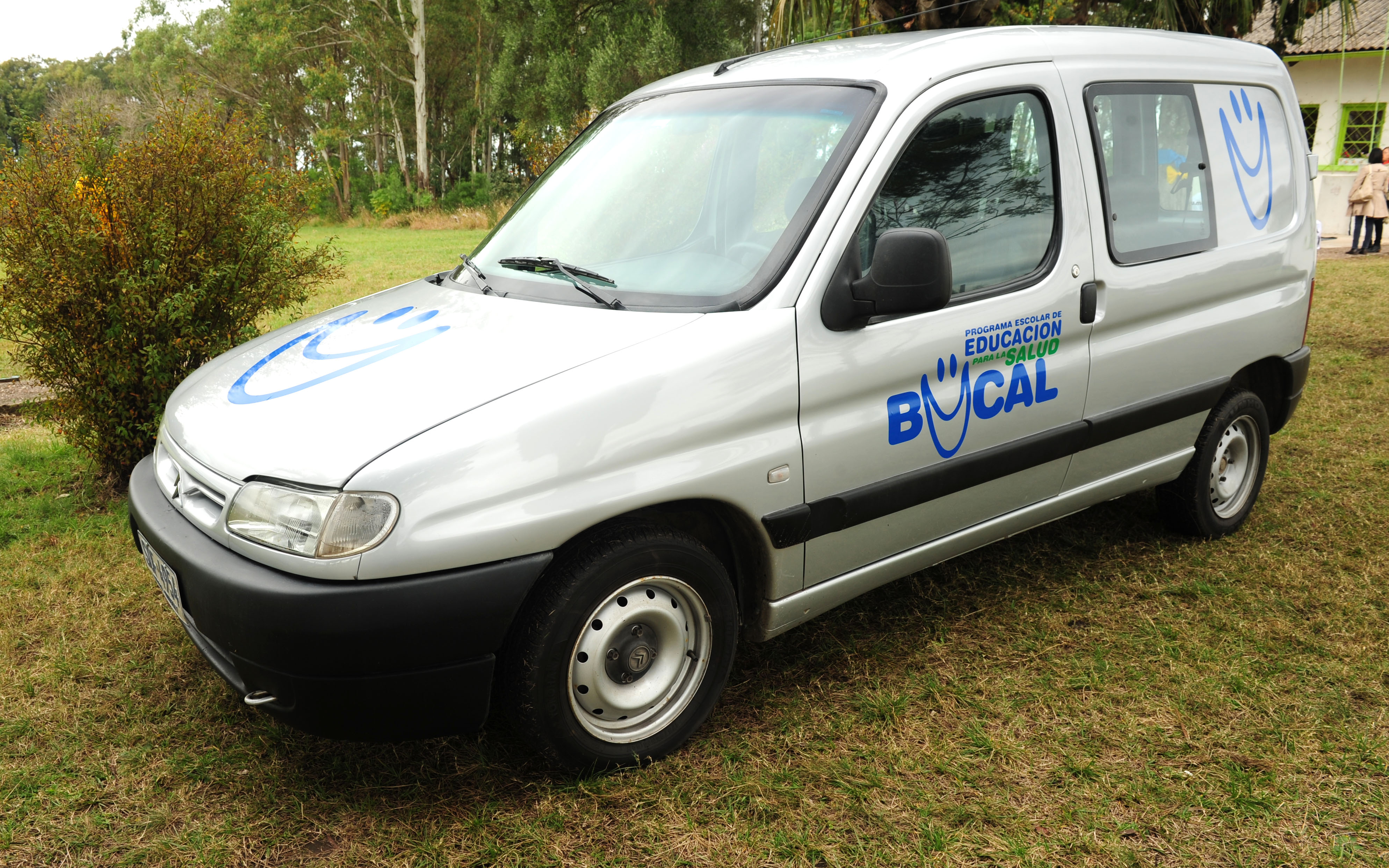 Camioneta para cumplir con los objetivos previstos de educar, prevenir y atender a los escolares del departamento