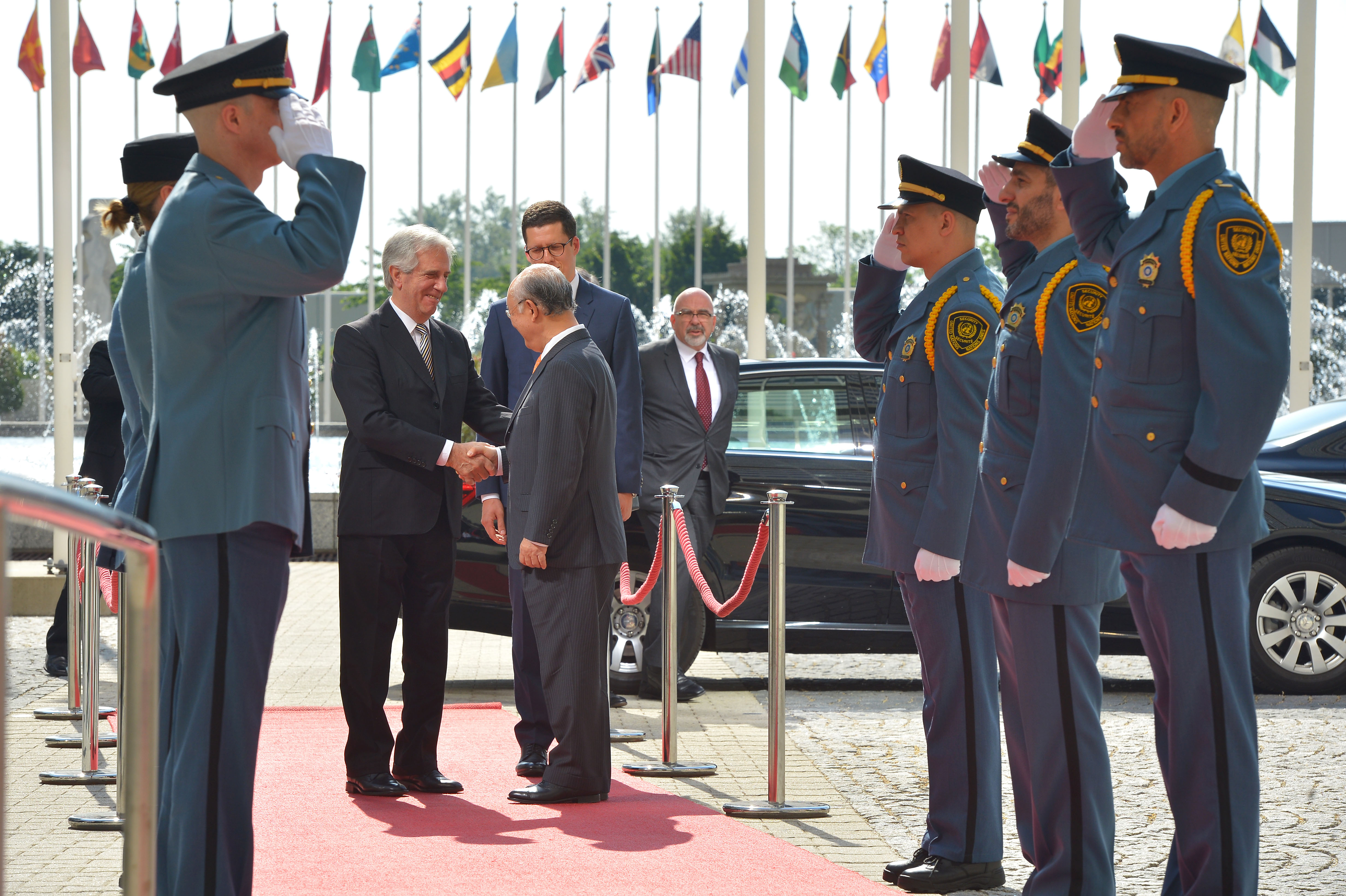 Presidente Tabaré Vázquez es recibido por el director general de la OIEA, Yukiya Amano