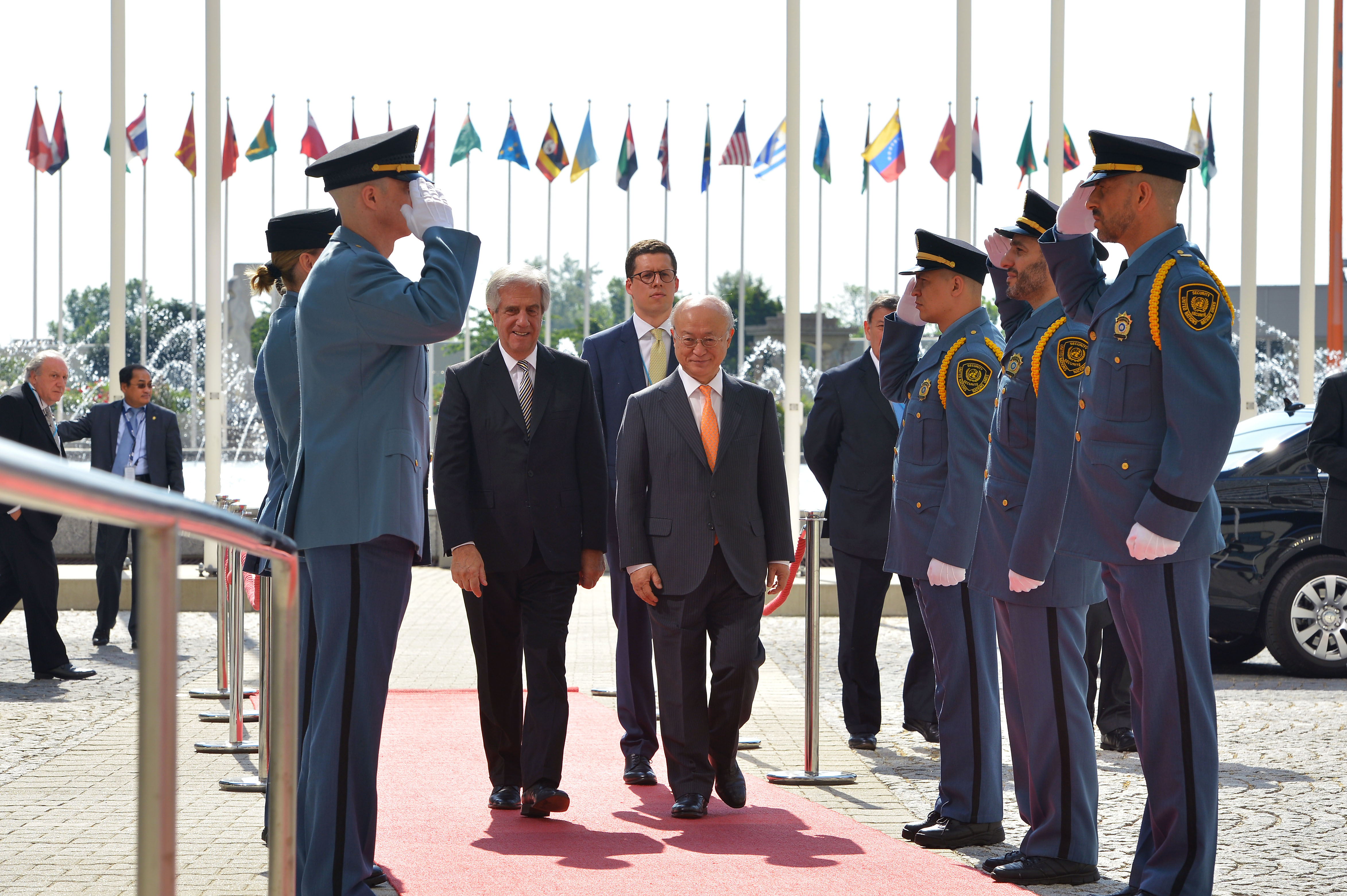 Presidente Tabaré Vázquez es recibido por el director general de la OIEA, Yukiya Amano