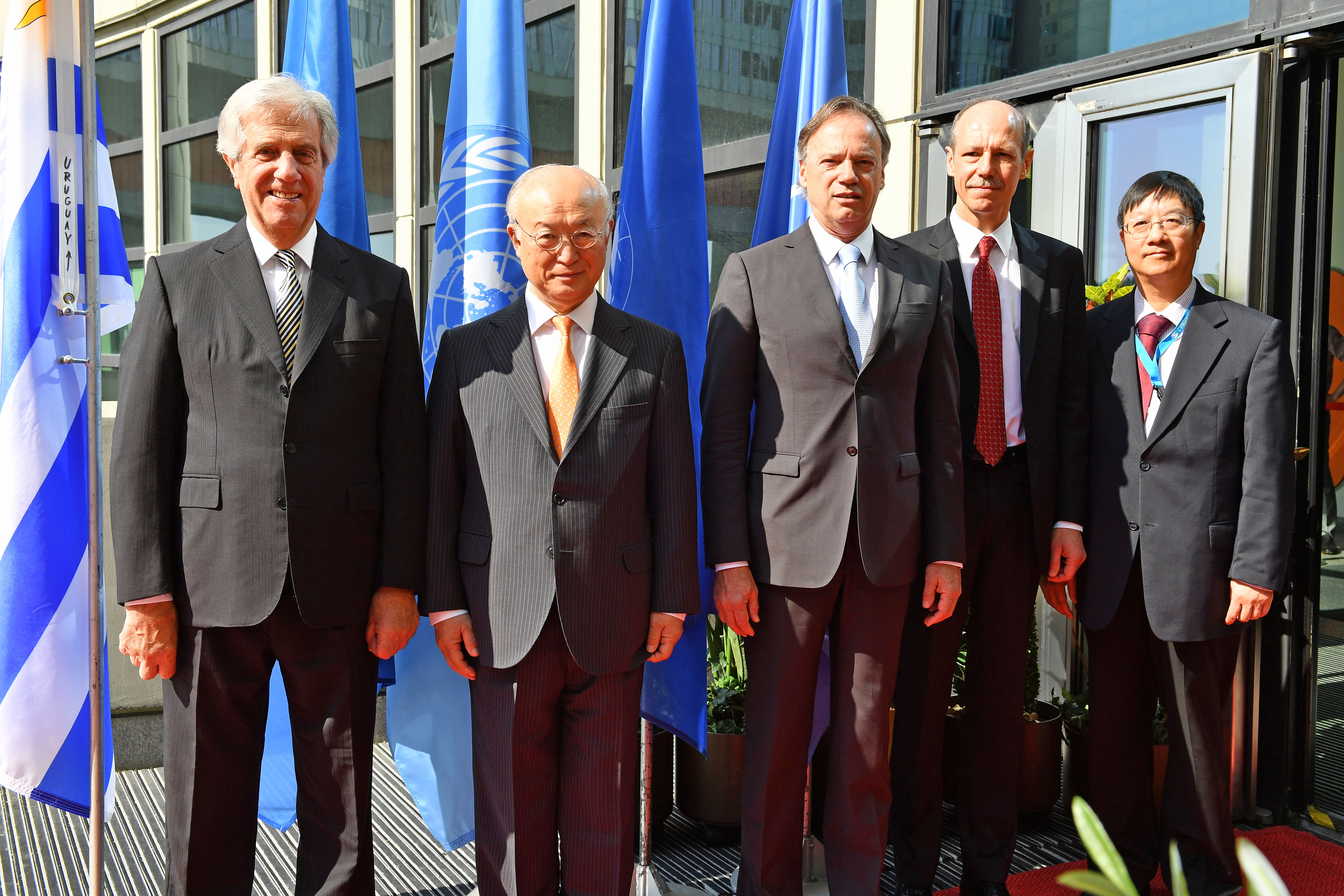 Presidente Tabaré Vázquez es recibido por el director general de la OIEA, Yukiya Amano
