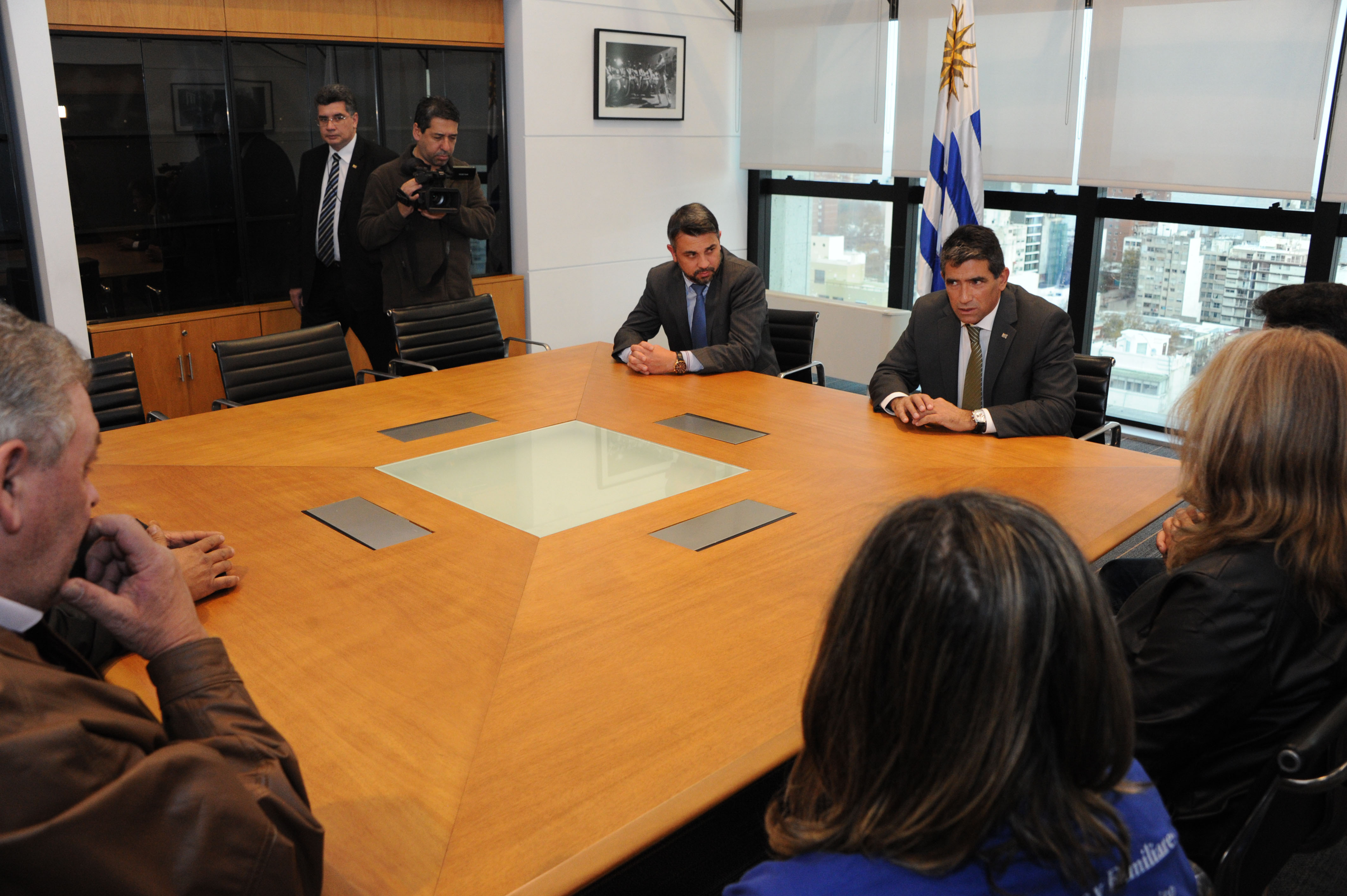 Presidente en Ejercicio, Raúl Sendic reunido con familiares de víctimas de siniestros de tránsito