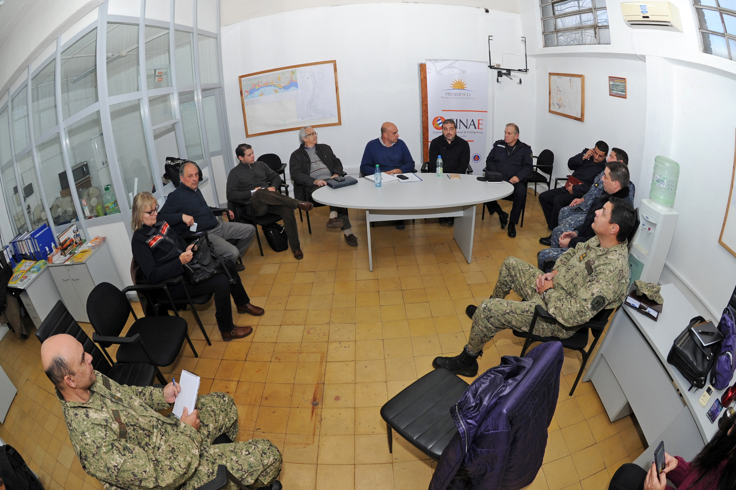 Reunión de autoridades del SINAE con el Intendente de Paysandu, autoridades de Bomberos, autoridades departamentales de Prefectura y Policia