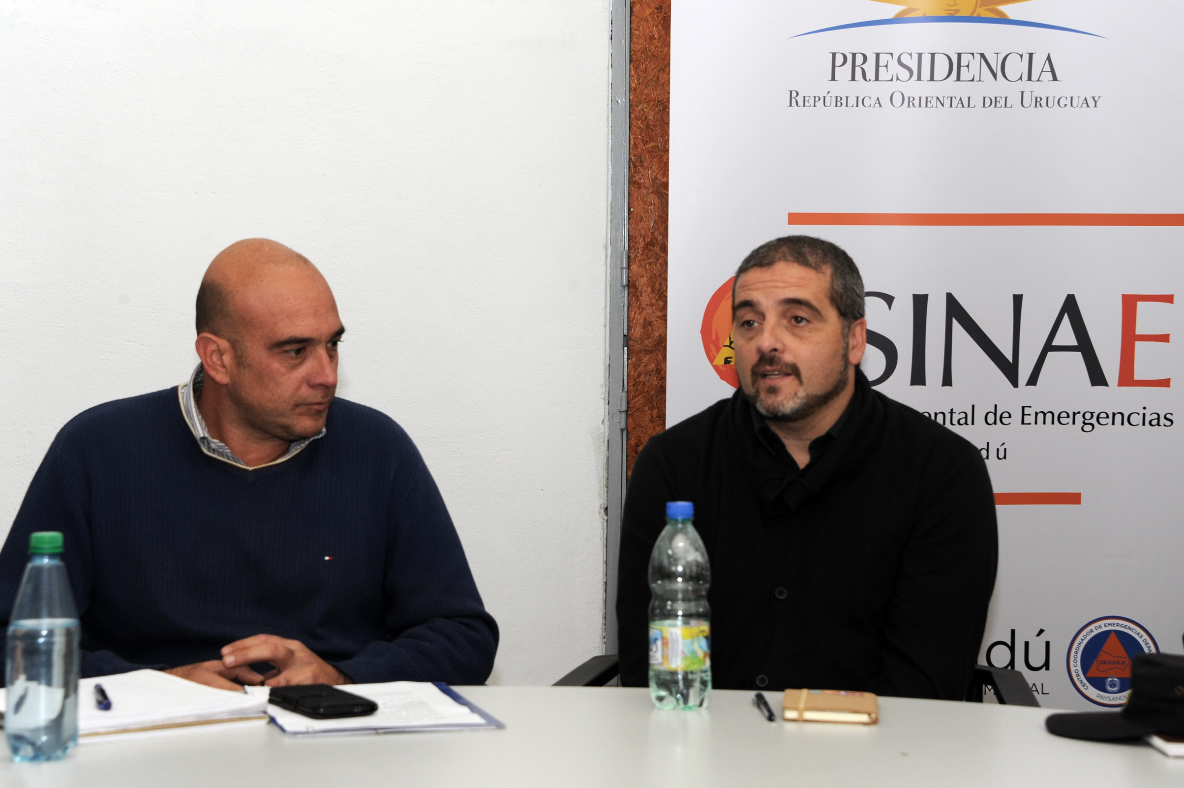 Reunión de autoridades del SINAE con el Intendente de Paysandu, autoridades de Bomberos, autoridades departamentales de Prefectura y Policia