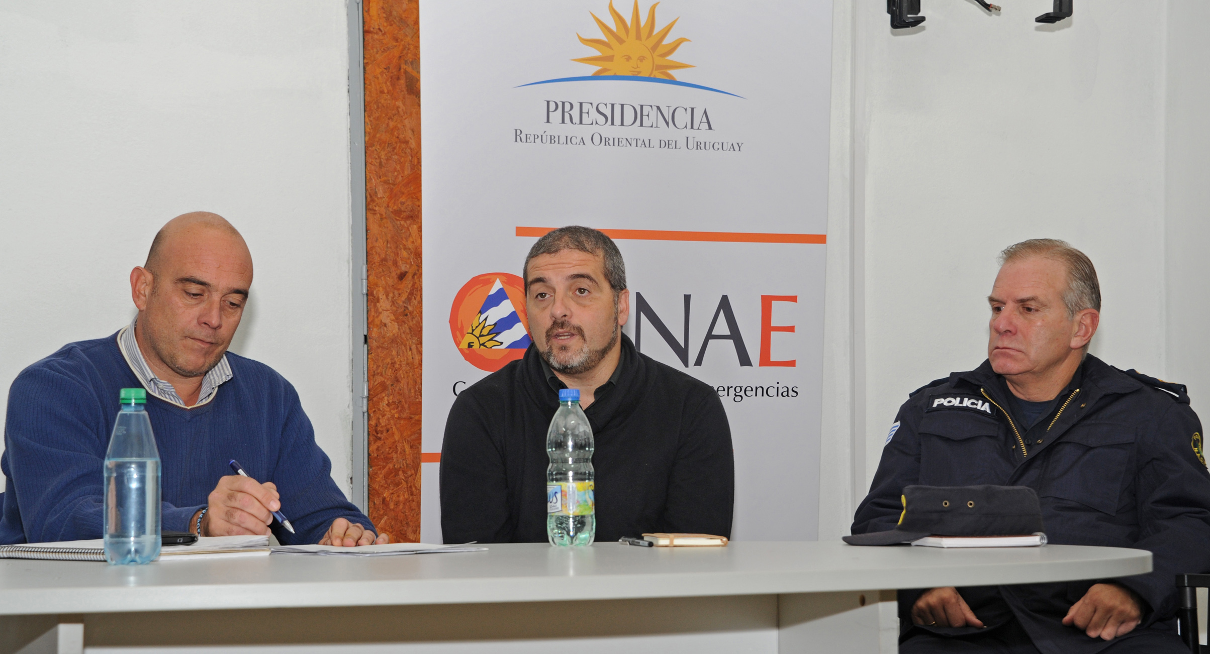 Reunión de autoridades del SINAE con el Intendente de Paysandu, autoridades de Bomberos, autoridades departamentales de Prefectura y Policia