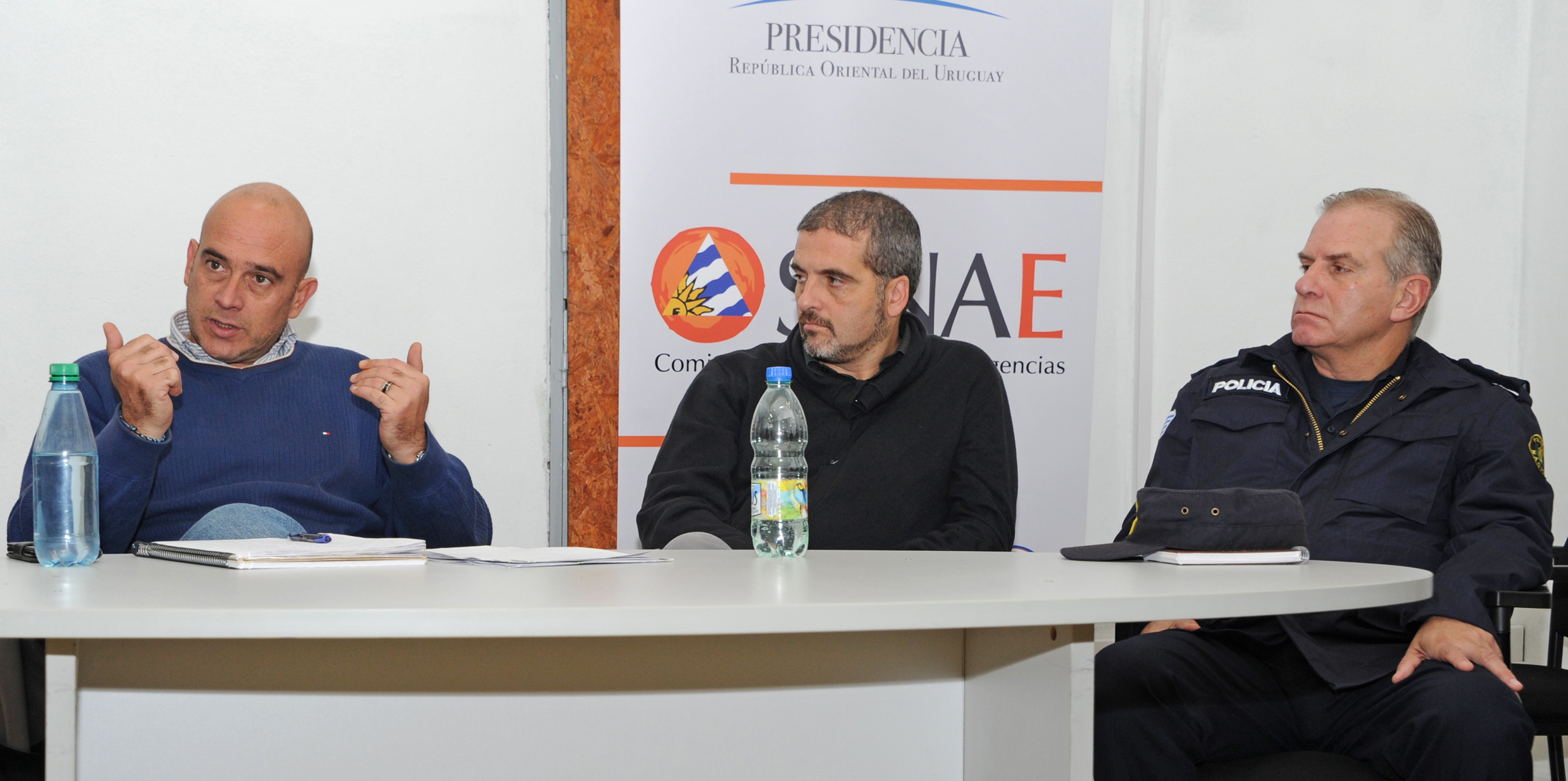 Reunión de autoridades del SINAE con el Intendente de Paysandu, autoridades de Bomberos, autoridades departamentales de Prefectura y Policia