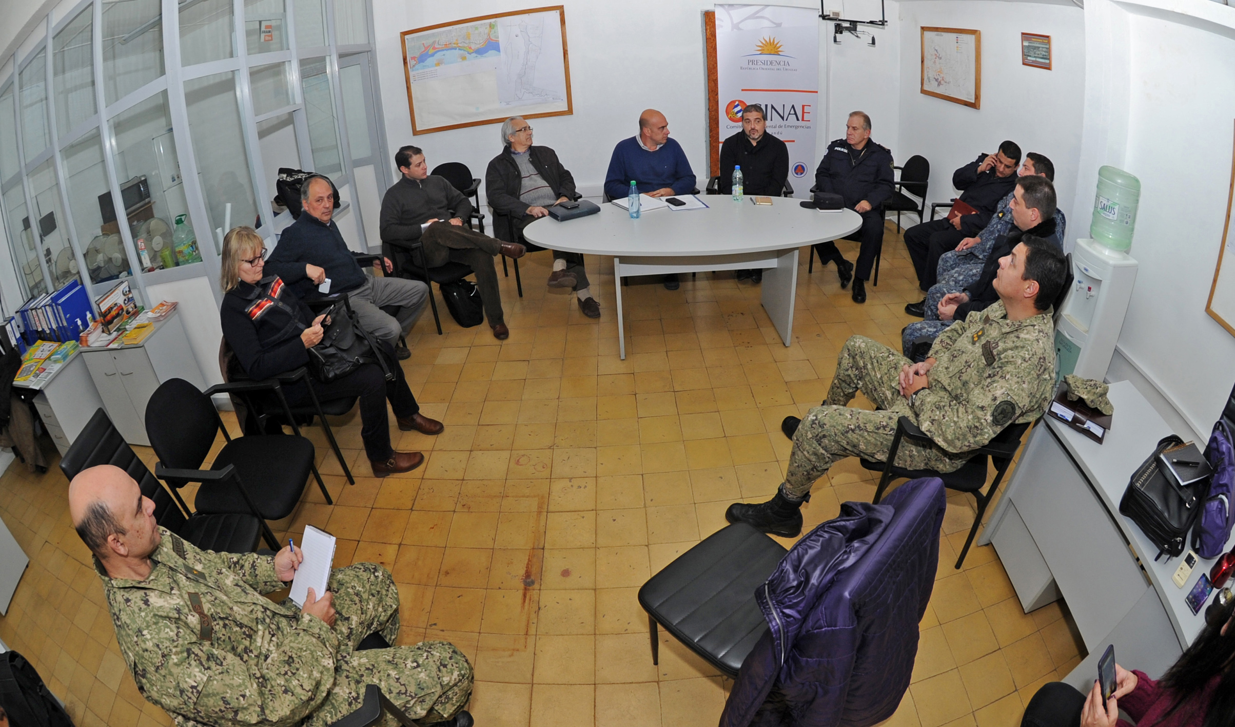 Reunión de autoridades del SINAE con el Intendente de Paysandu, autoridades de Bomberos, autoridades departamentales de Prefectura y Policia