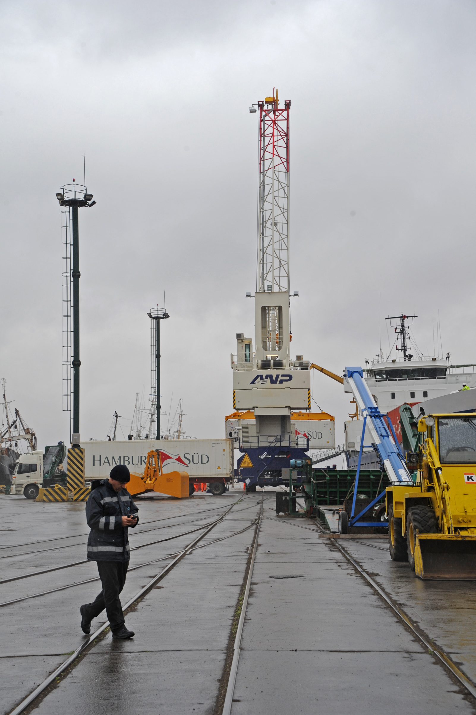 Nueva grúa operativa en el puerto de Fray Bentos