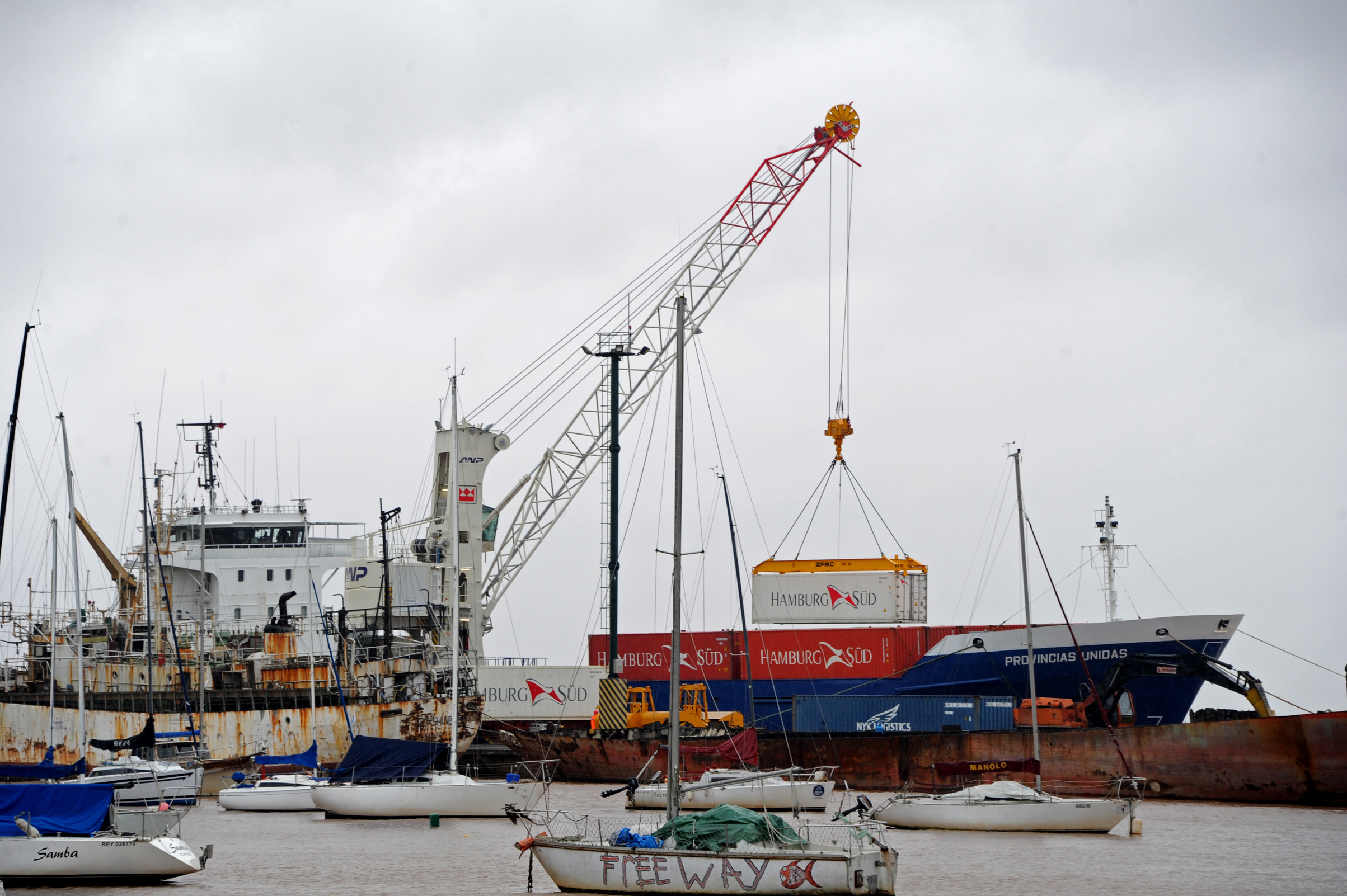 Nueva grúa operativa en el puerto de Fray Bentos