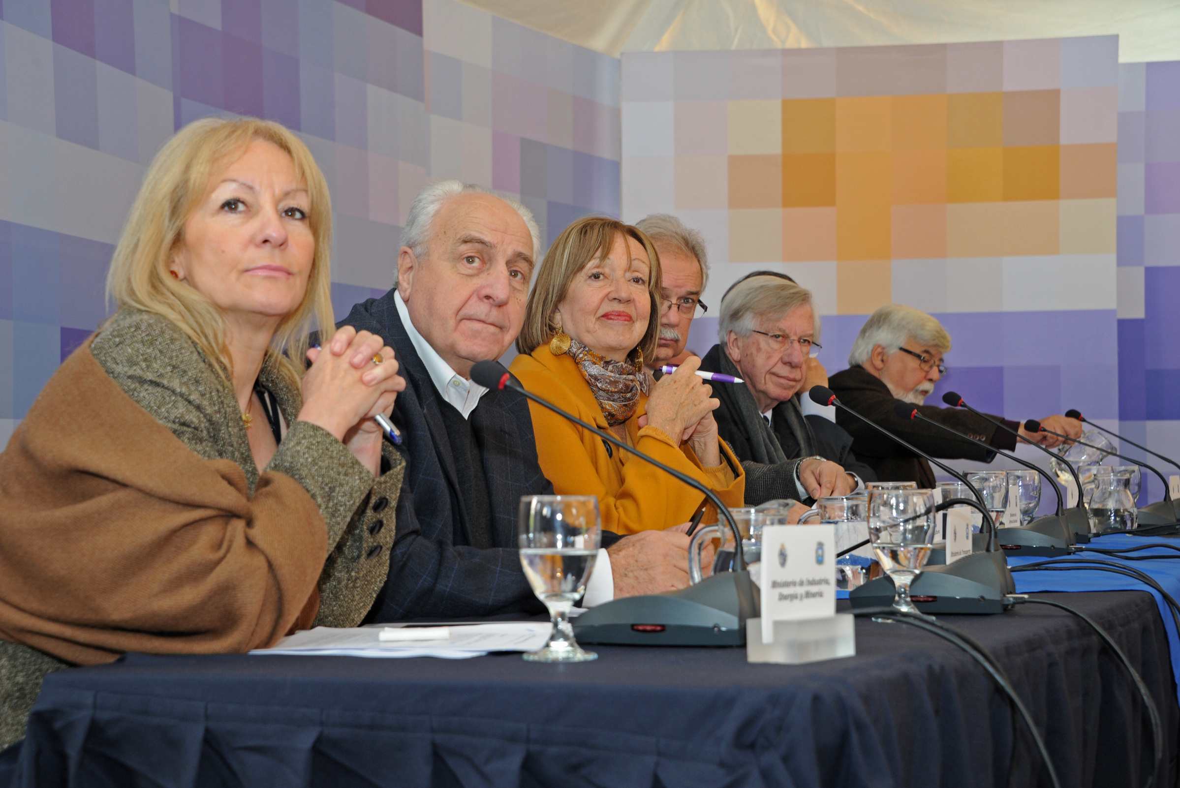 Ministros durante la instancia de participación ciudadana en el Consejo de Ministros Abierto en Cuartel de Blandengues