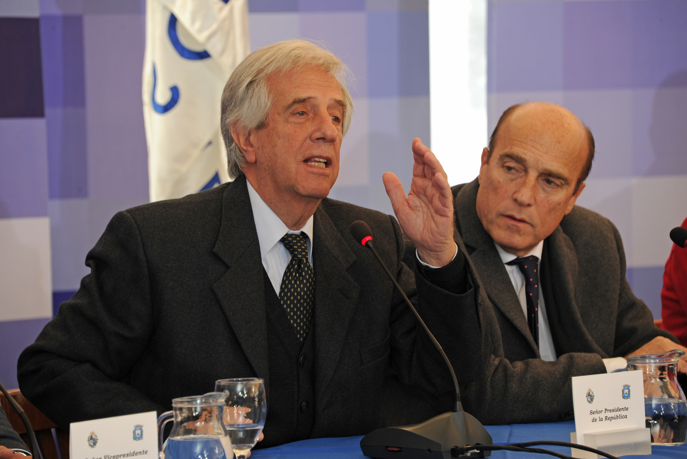 Presidente de la República, Tabaré Vázquez, haciendo uso de la palabra durante el intercambio con los ciudadanos asistentes