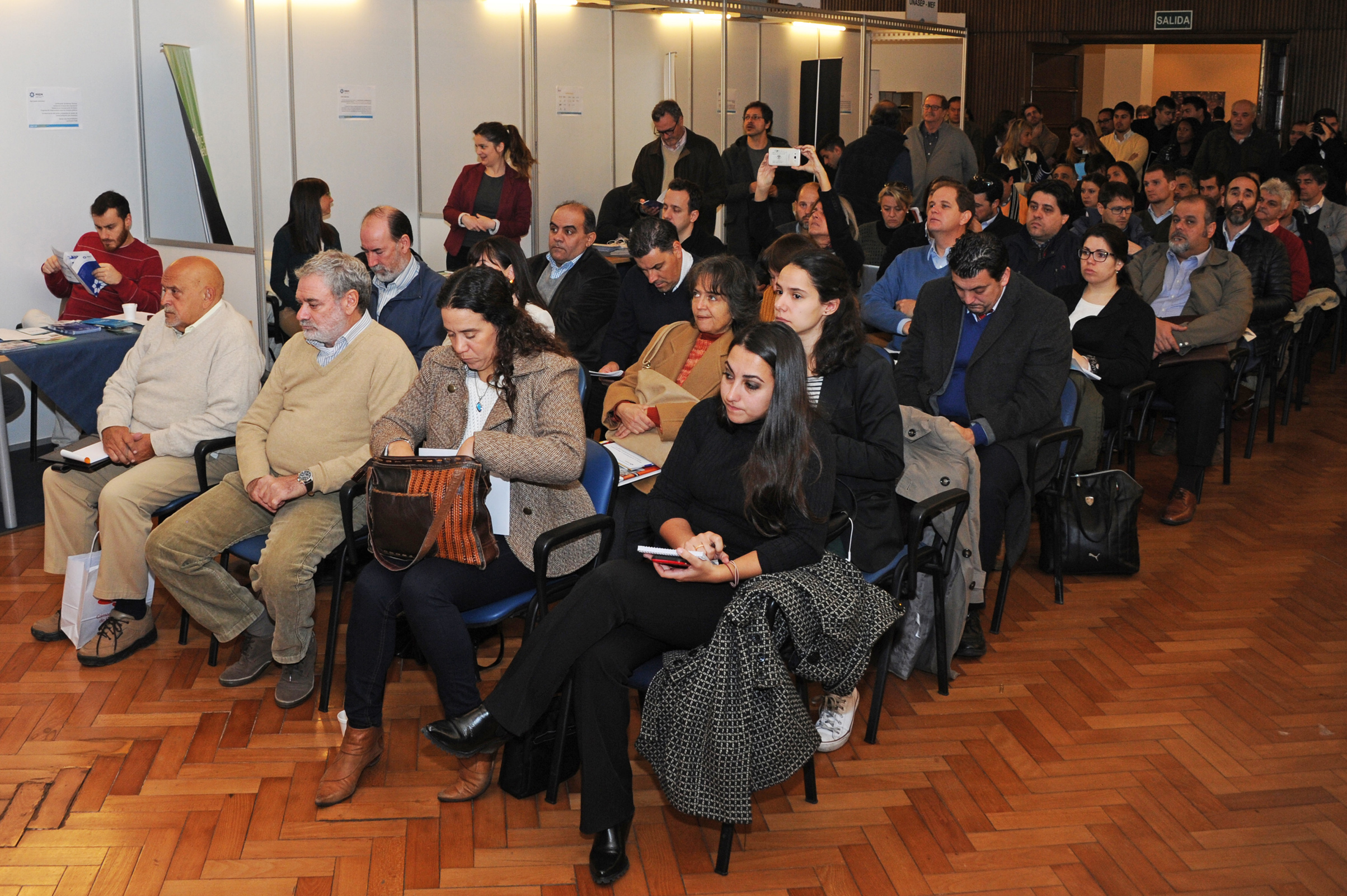Asistentes al lanzamiento