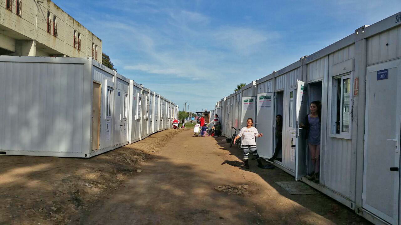 30 contenedores ubicados en el estadio Bernasconi de Salto mejoraron la capacidad de alojamiento de personas desplazadas