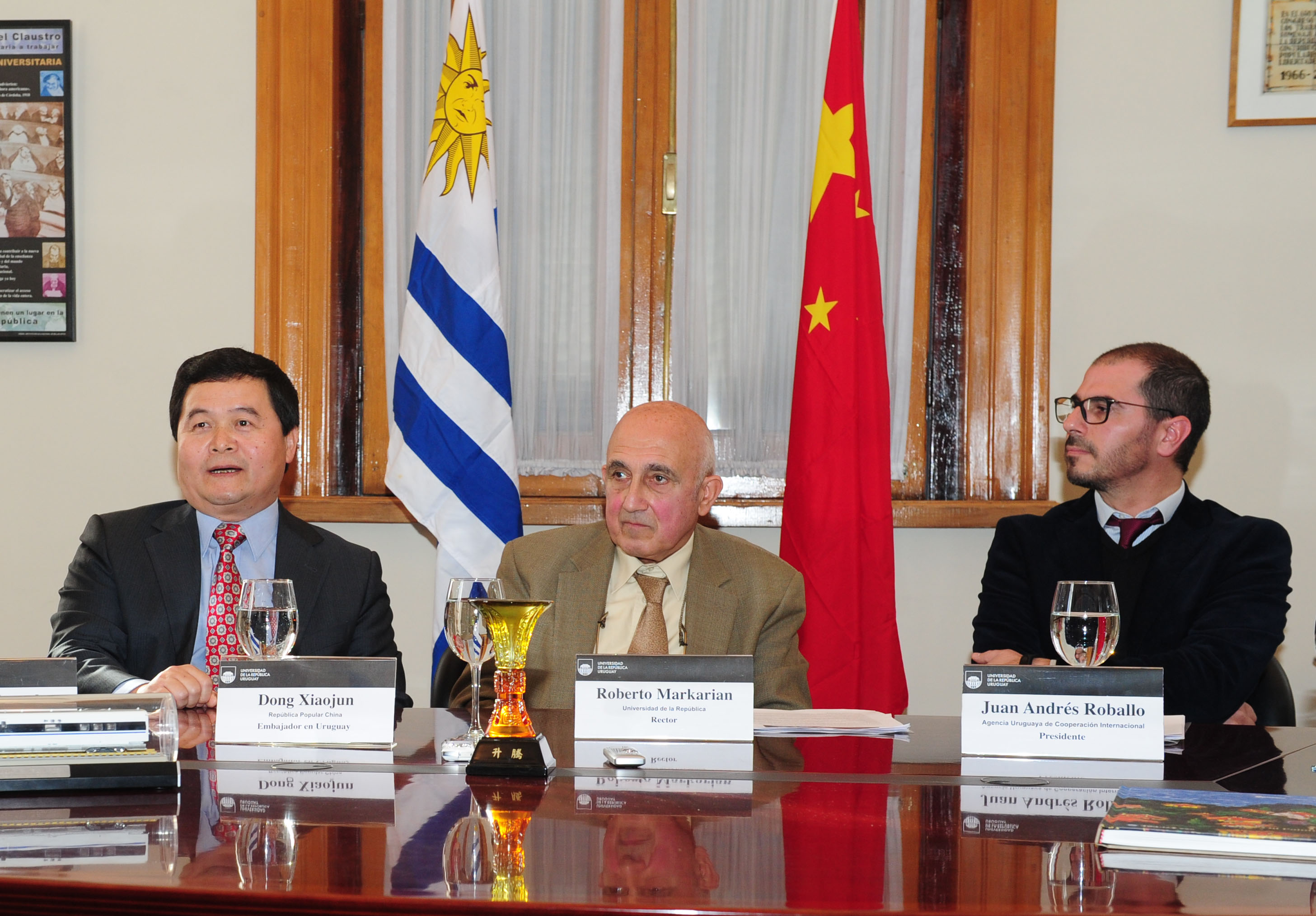 Embajador de la República Popular de China en el Uruguay, Dong Xiaojun