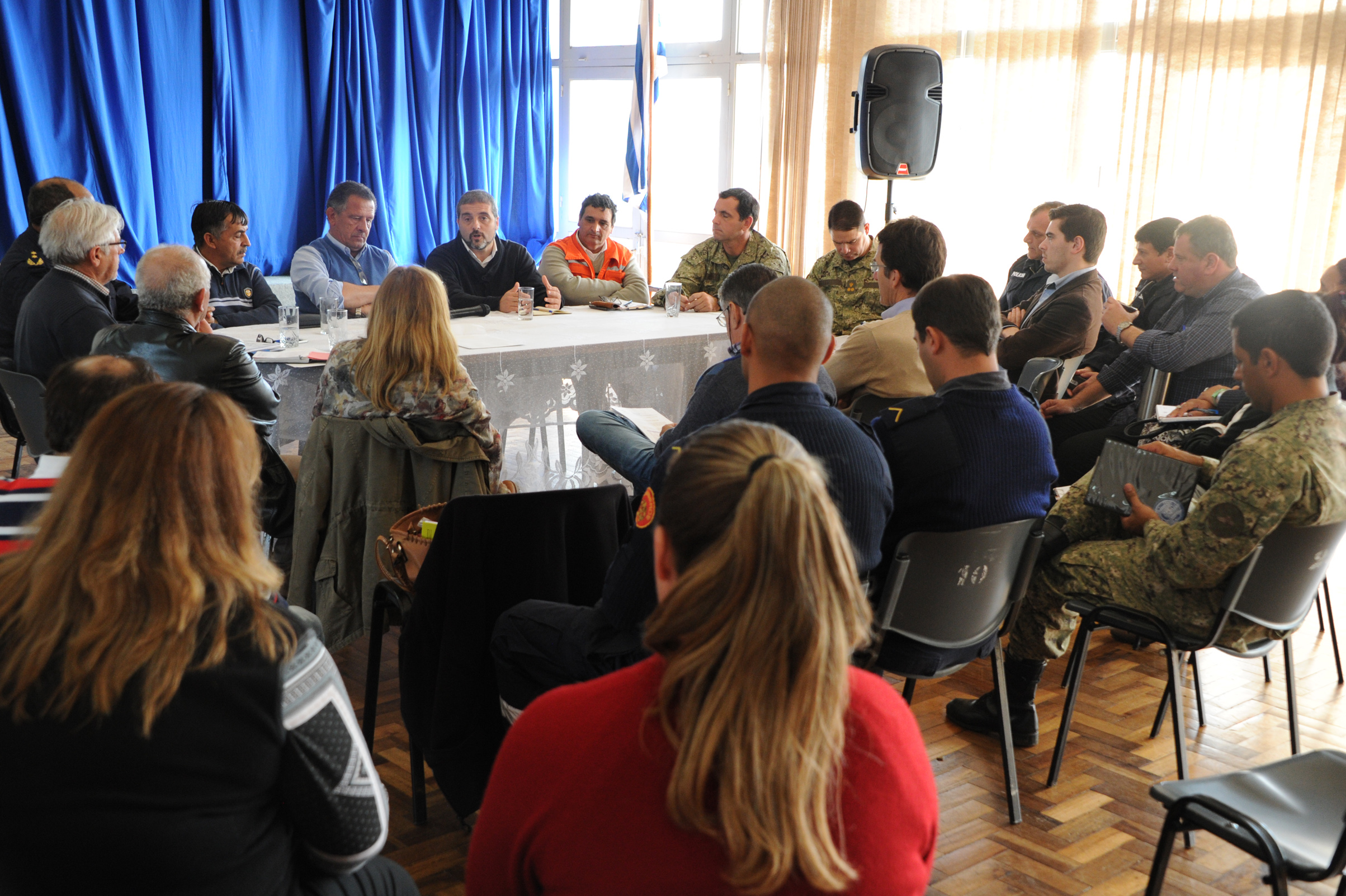 Director del Sistema Nacional de Emergencias (SINAE), Fernando Traversa, dirigiéndose a los presentes durante la reunión