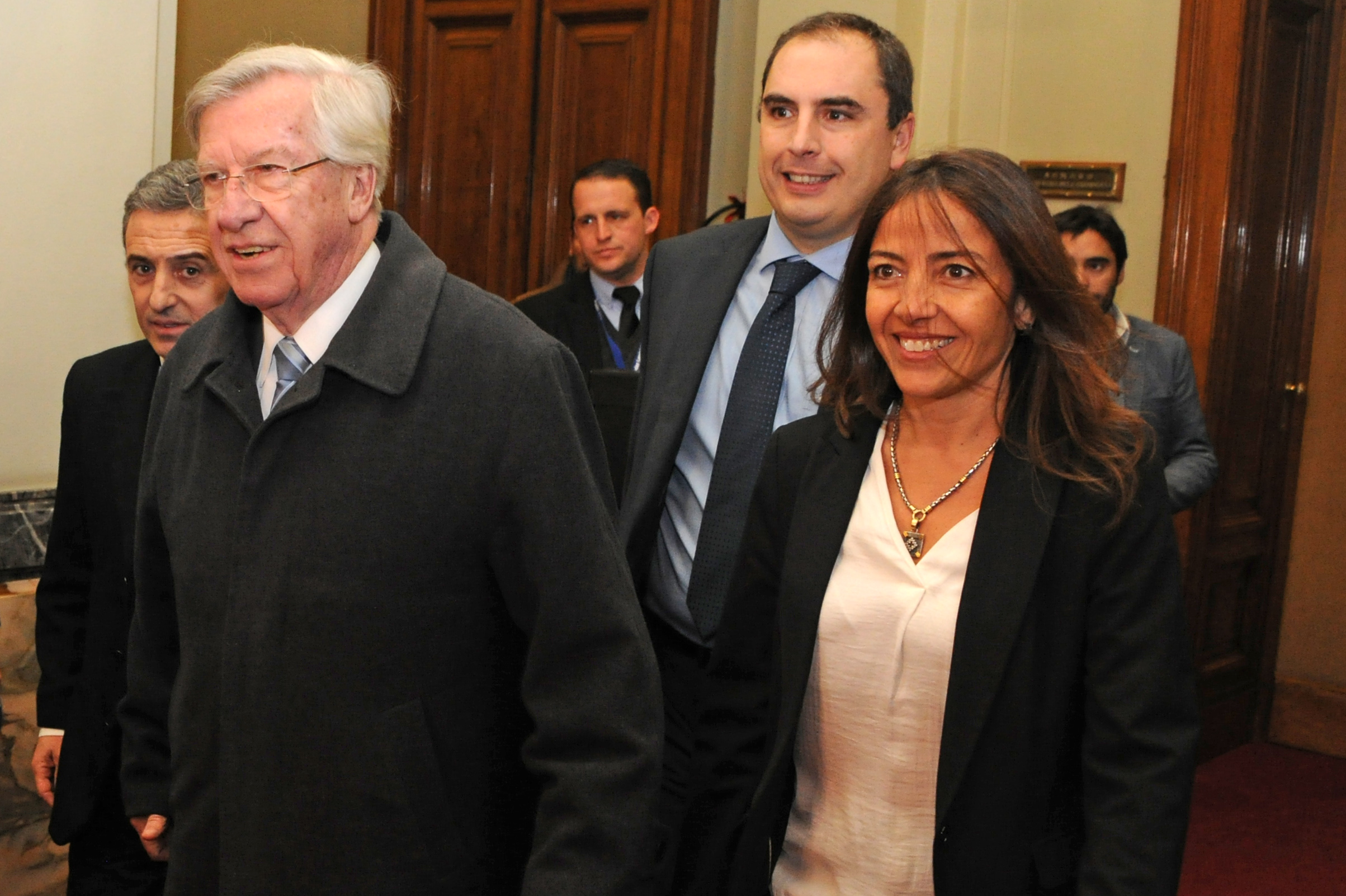 Danilo Astori, Pablo Ferreri y Martín Dibarboure entregan Rendición de Cuentas al Parlamento