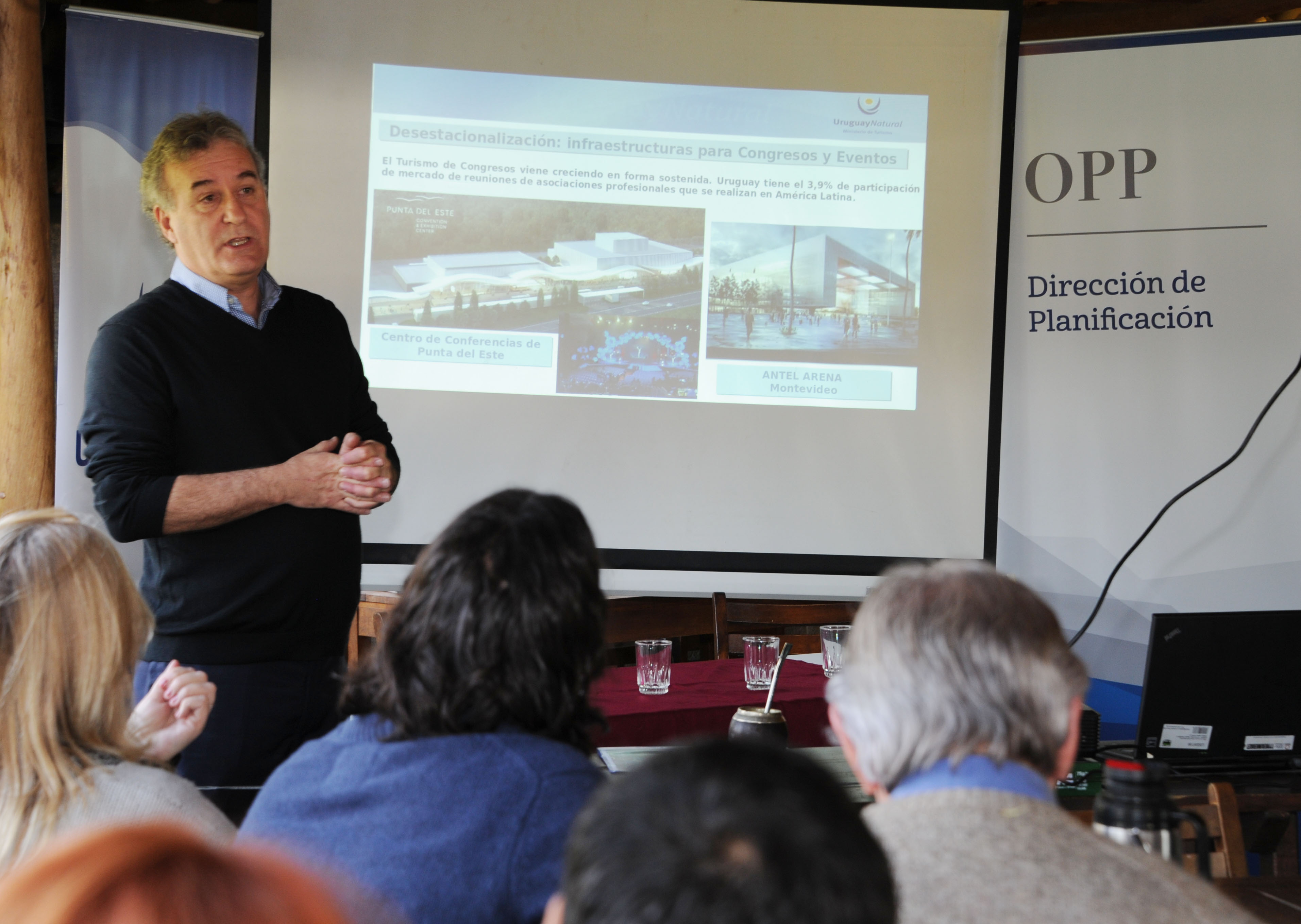 Director nacional de Turismo, Carlos Fagetti, se dirige a los presentes