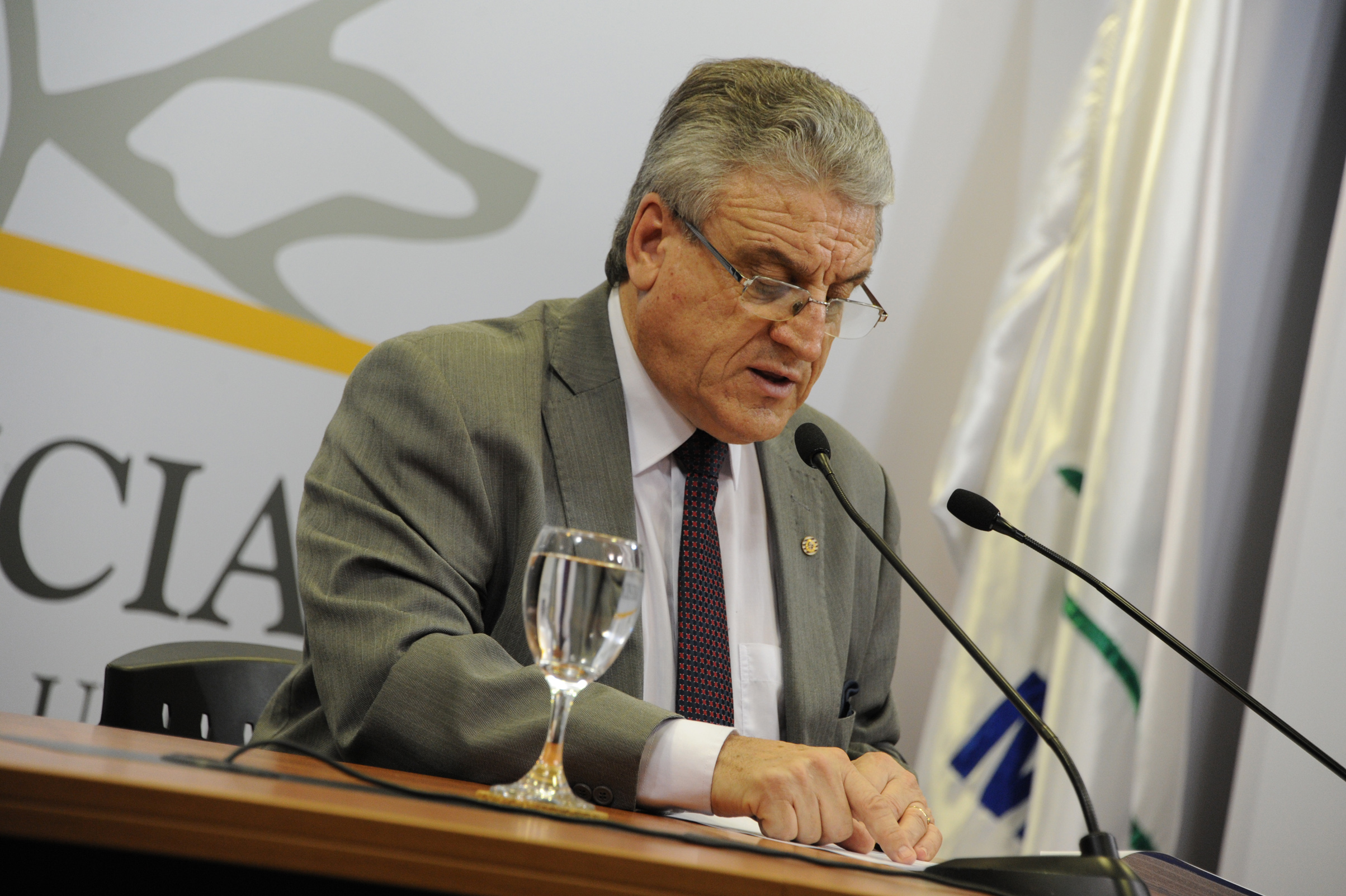 Director de Servicio Civil, Alberto Scavarelli