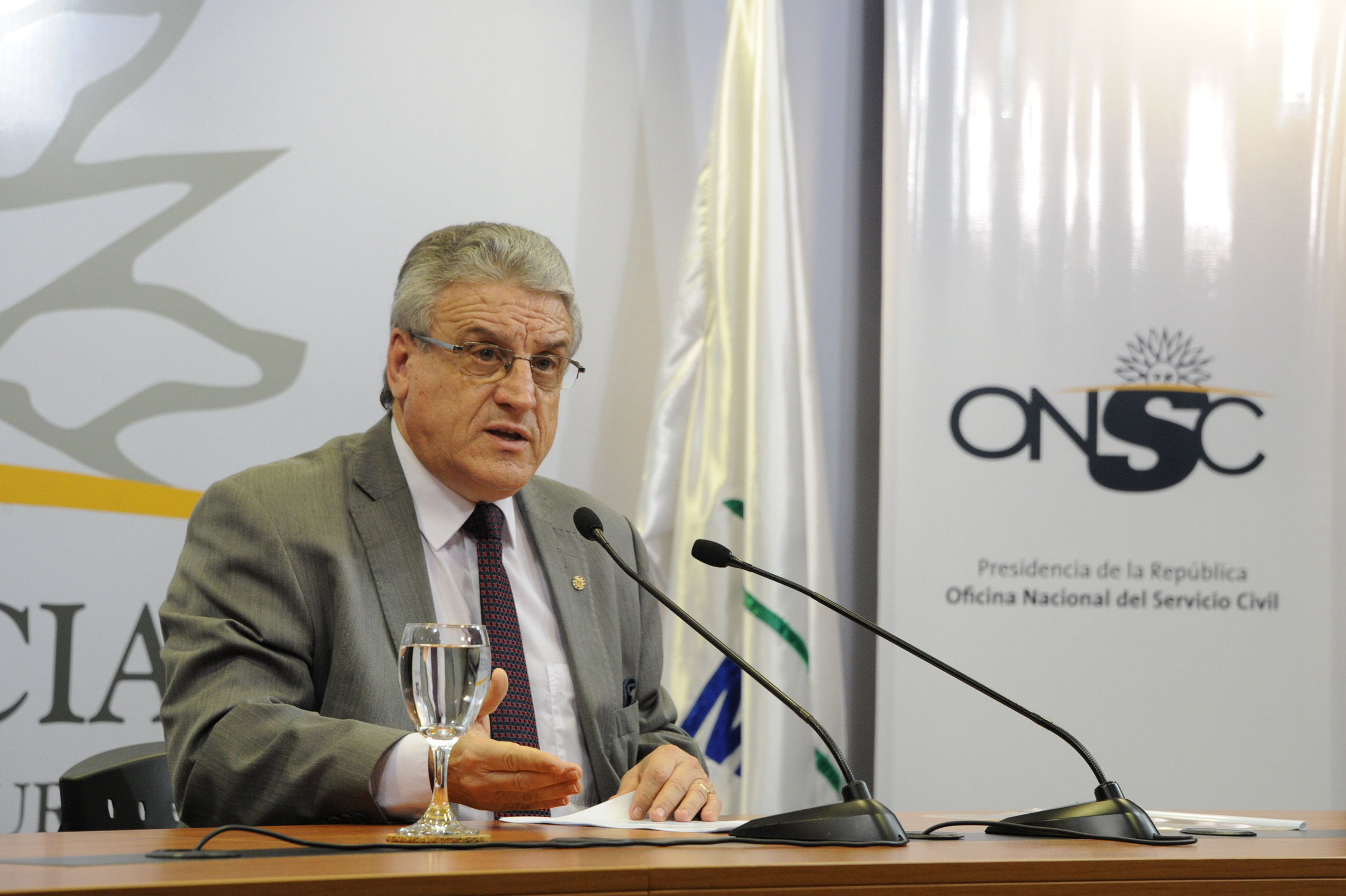 Director de Servicio Civil, Alberto Scavarelli