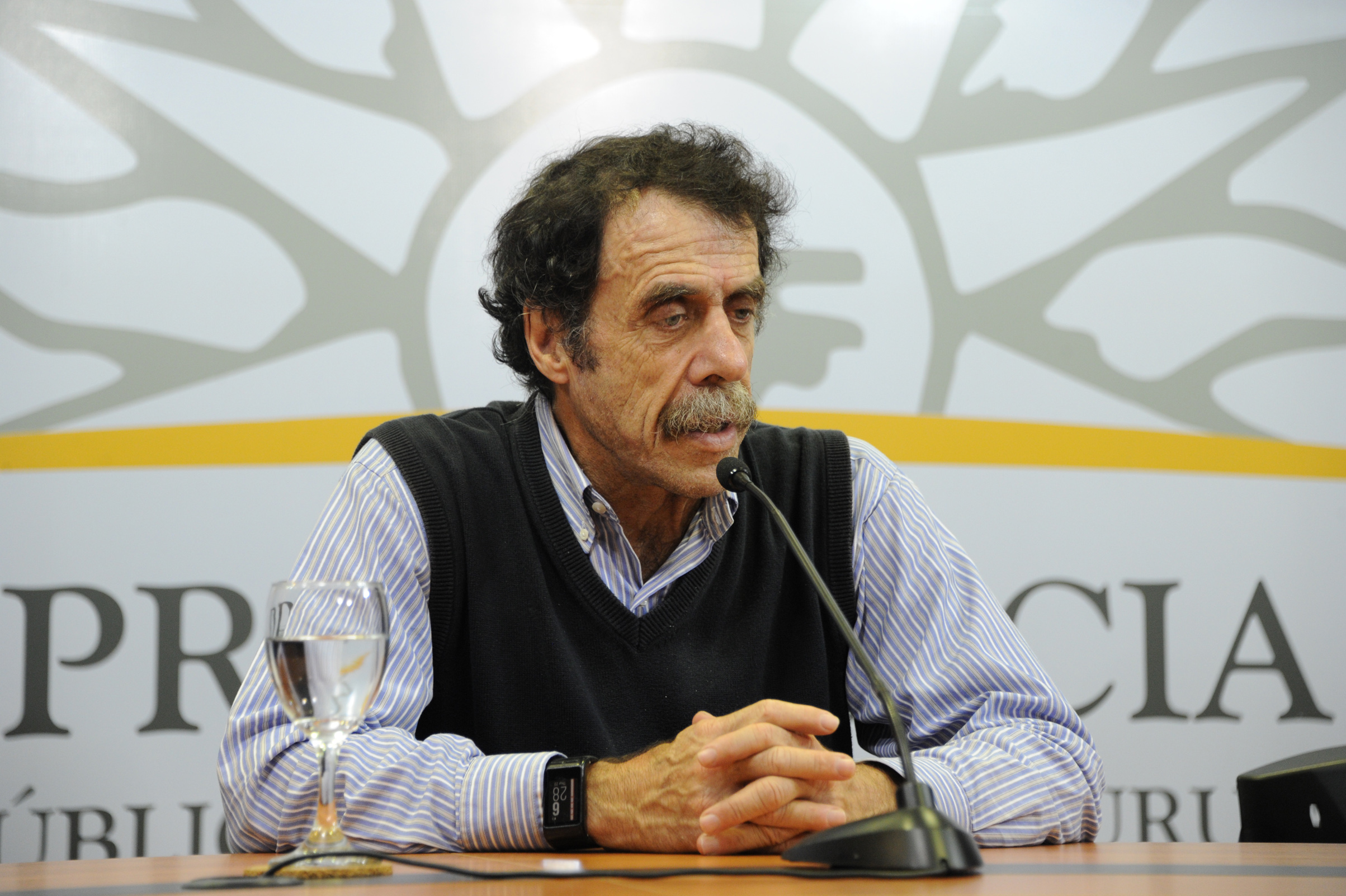 Miguel Brechner, presidente del Plan CEIBAL, haciendo uso de la palabra