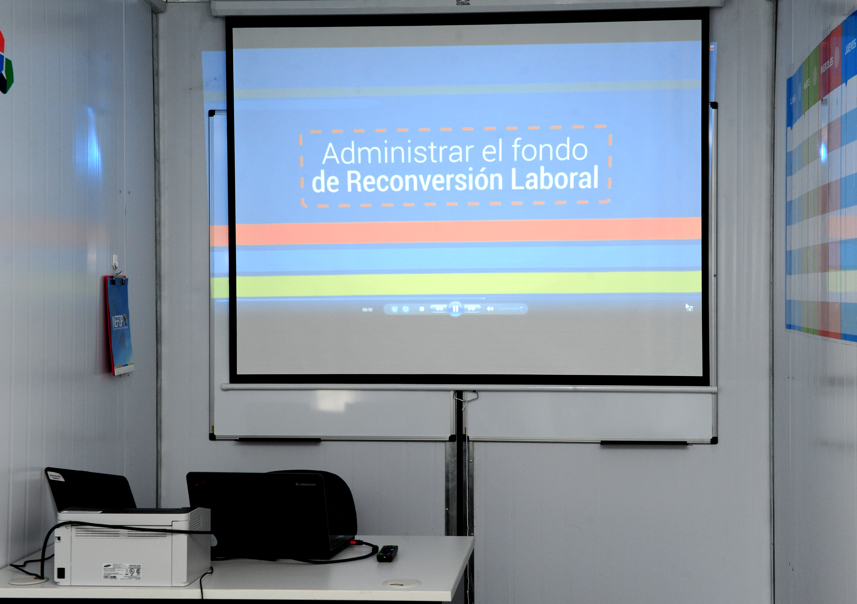 Interior de las aulas móviles