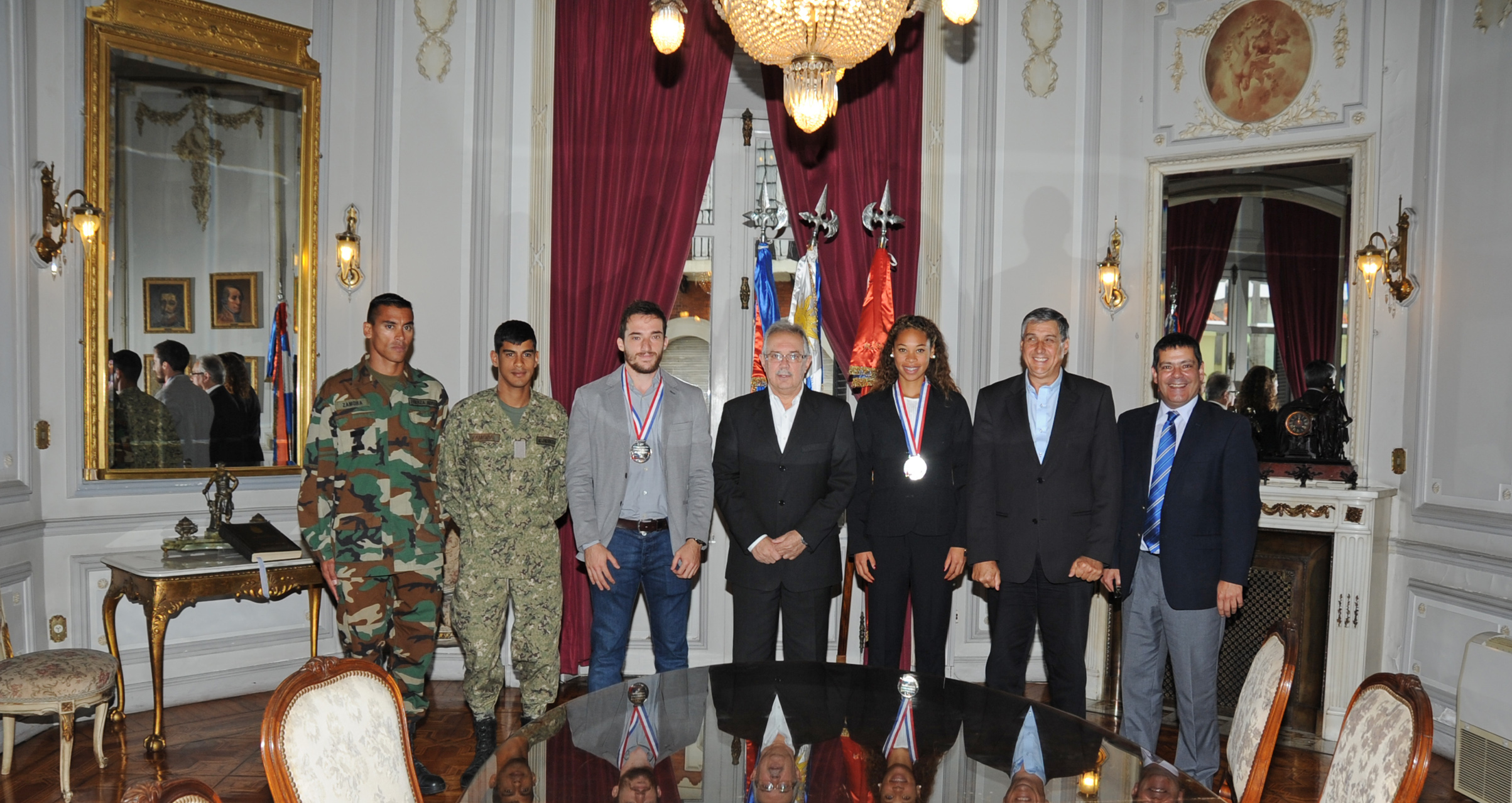 Atletas uruguayos recibieron el reconocimiento del Ministerio de Defensa