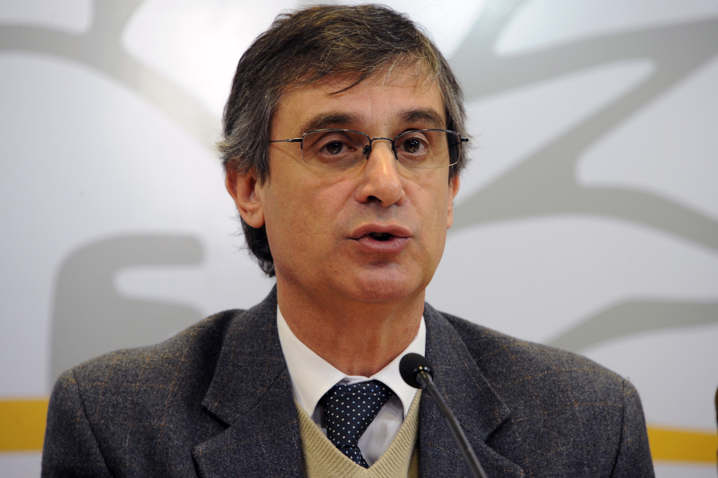 Director de OPP, Álvaro García, haciendo uso de la palabra