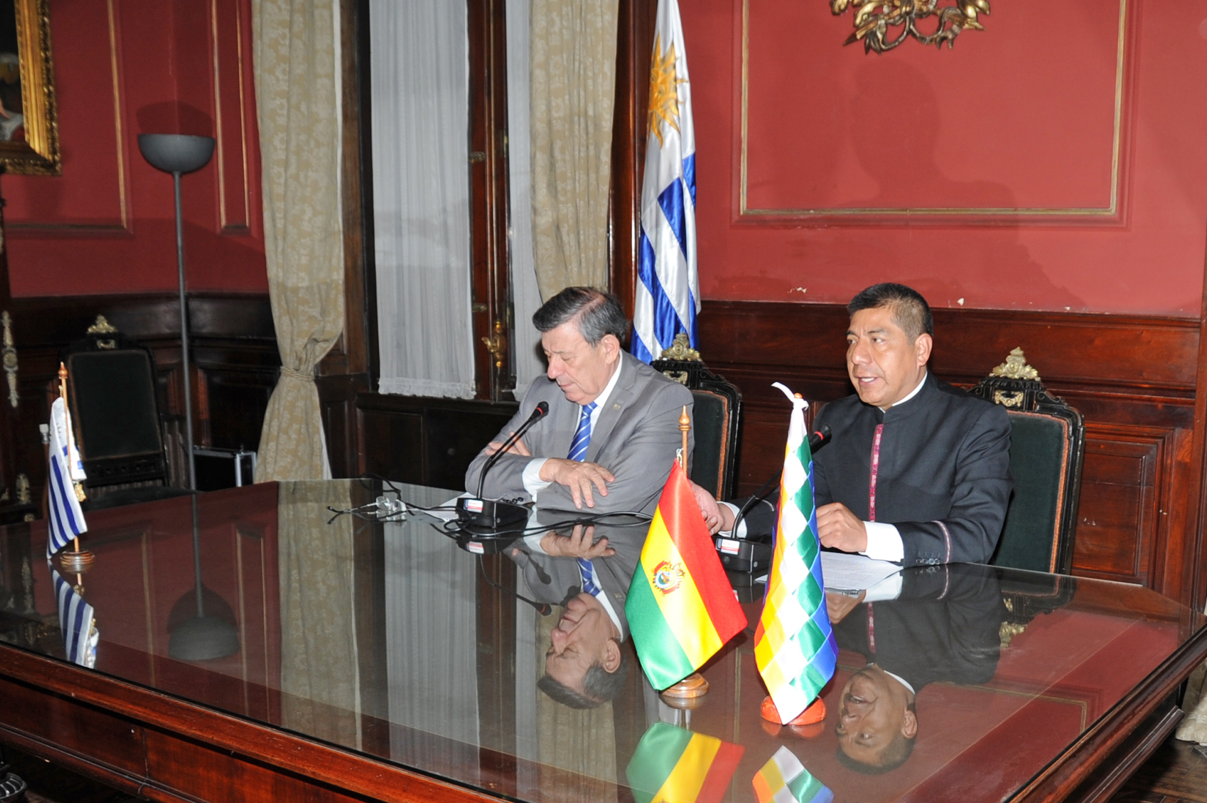 Nin Novoa y Fernando Huanacuni, cancilleres de Uruguay y Bolivia
