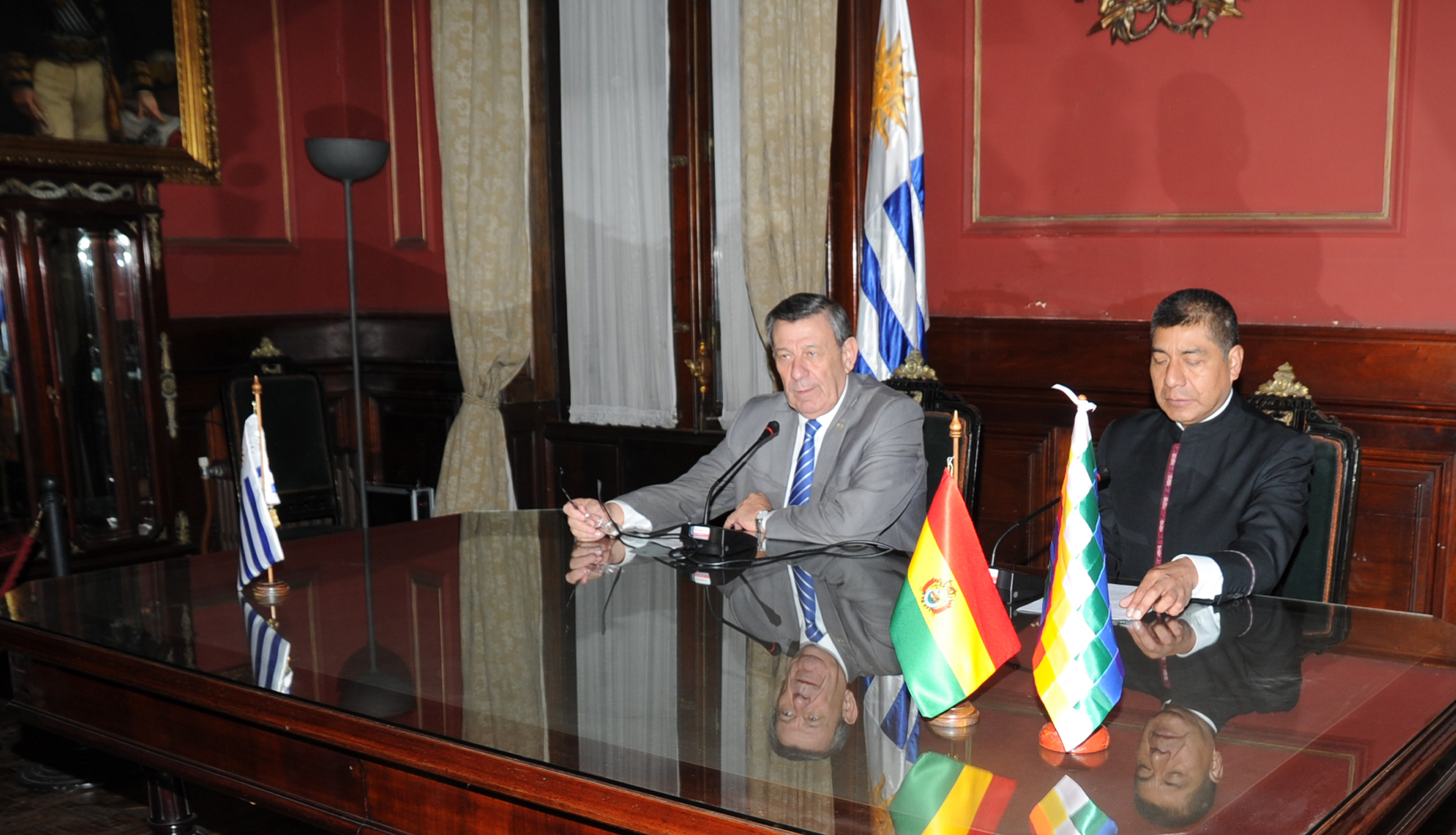 Nin Novoa y Fernando Huanacuni, cancilleres de Uruguay y Bolivia