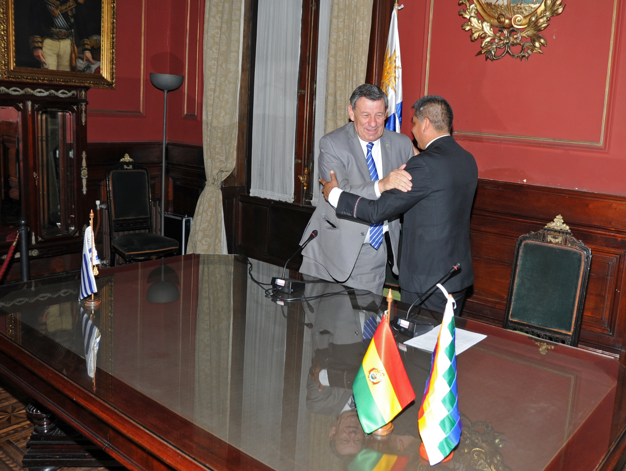 Nin Novoa y Fernando Huanacuni, cancilleres de Uruguay y Bolivia