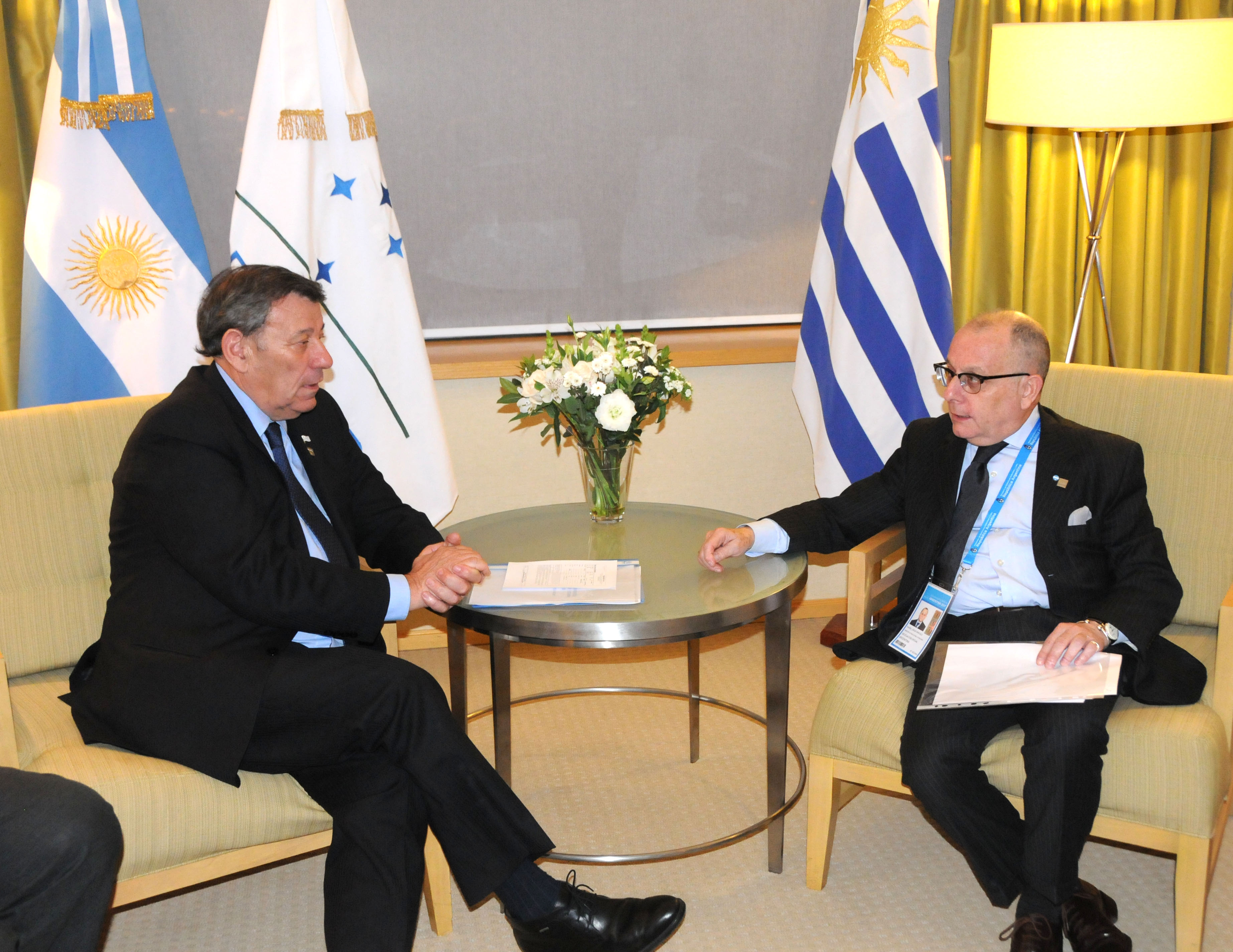 El canciller Rodolfo Nin Novoa reunido con su par argentino, Jorge Faurie