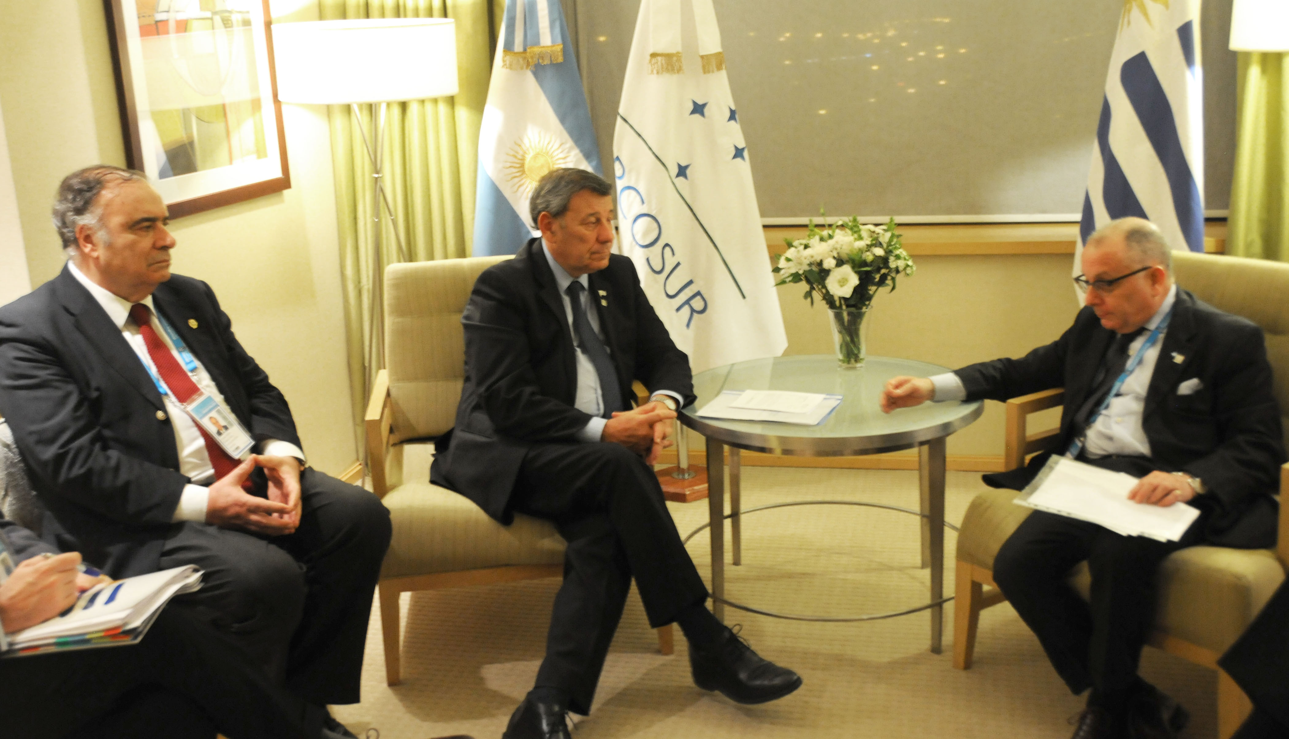 El canciller Rodolfo Nin Novoa reunido con su par argentino, Jorge Faurie