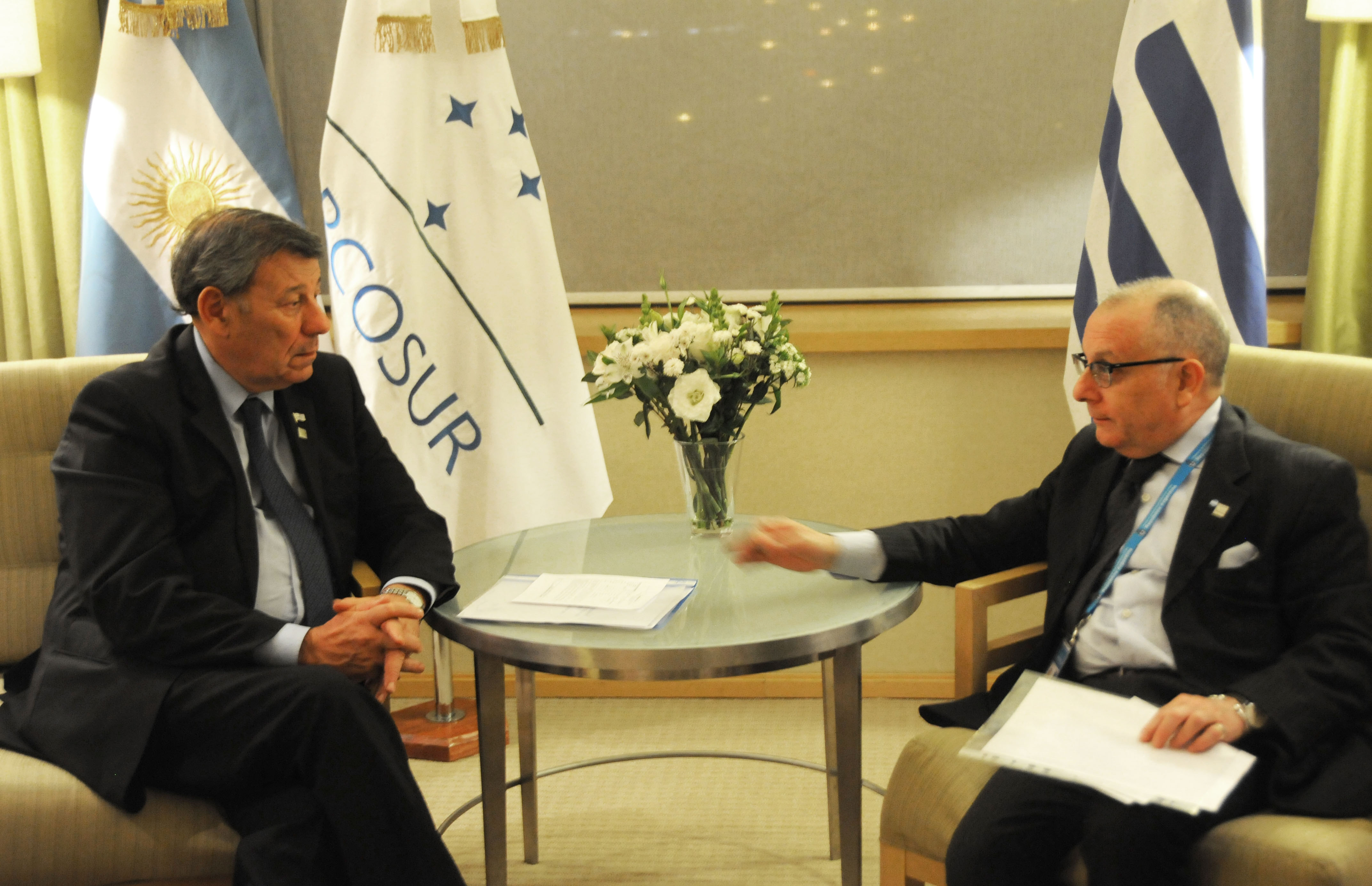 El canciller Rodolfo Nin Novoa reunido con su par argentino, Jorge Faurie