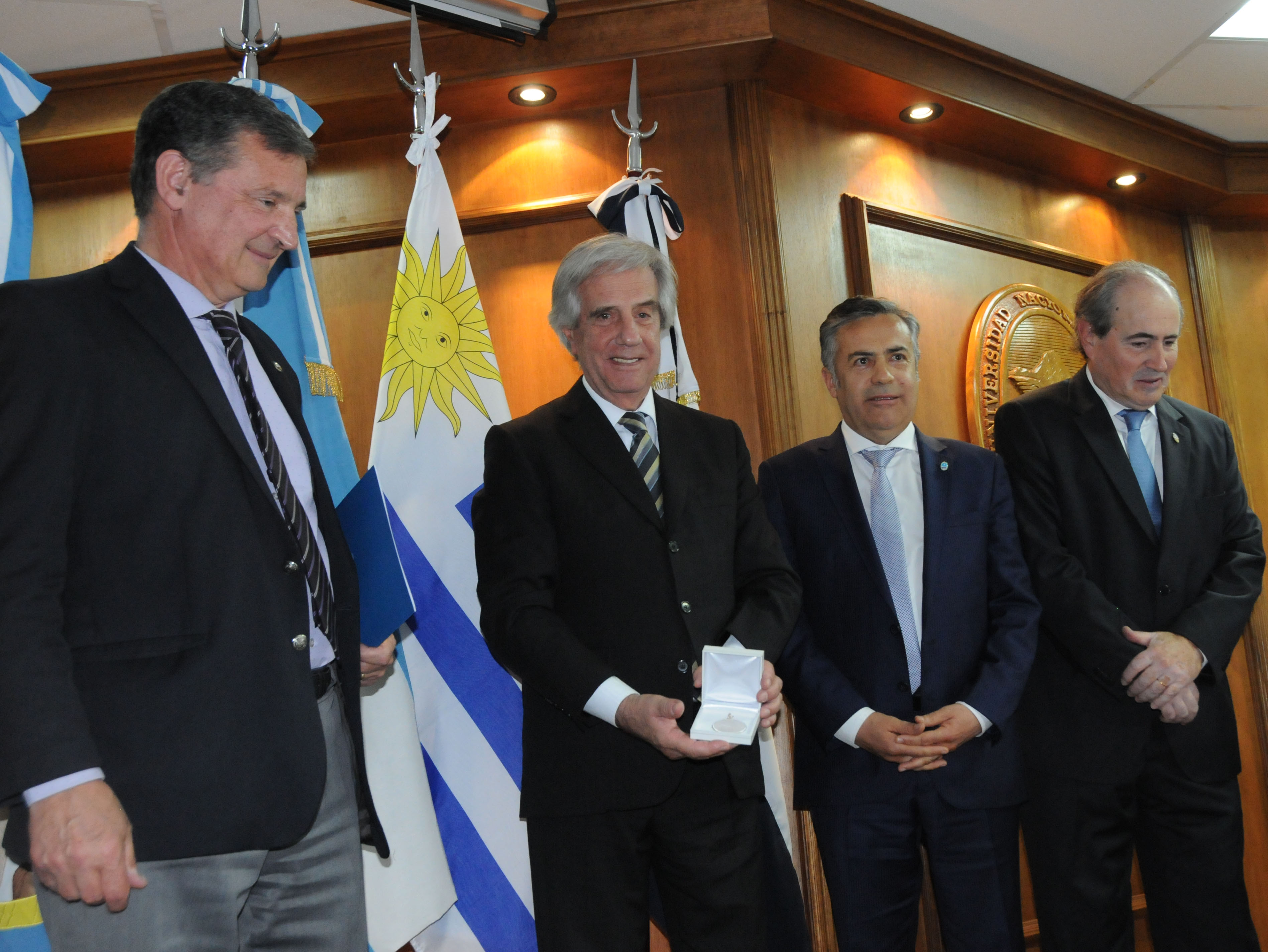Vázquez recibe el título doctor honoris causa