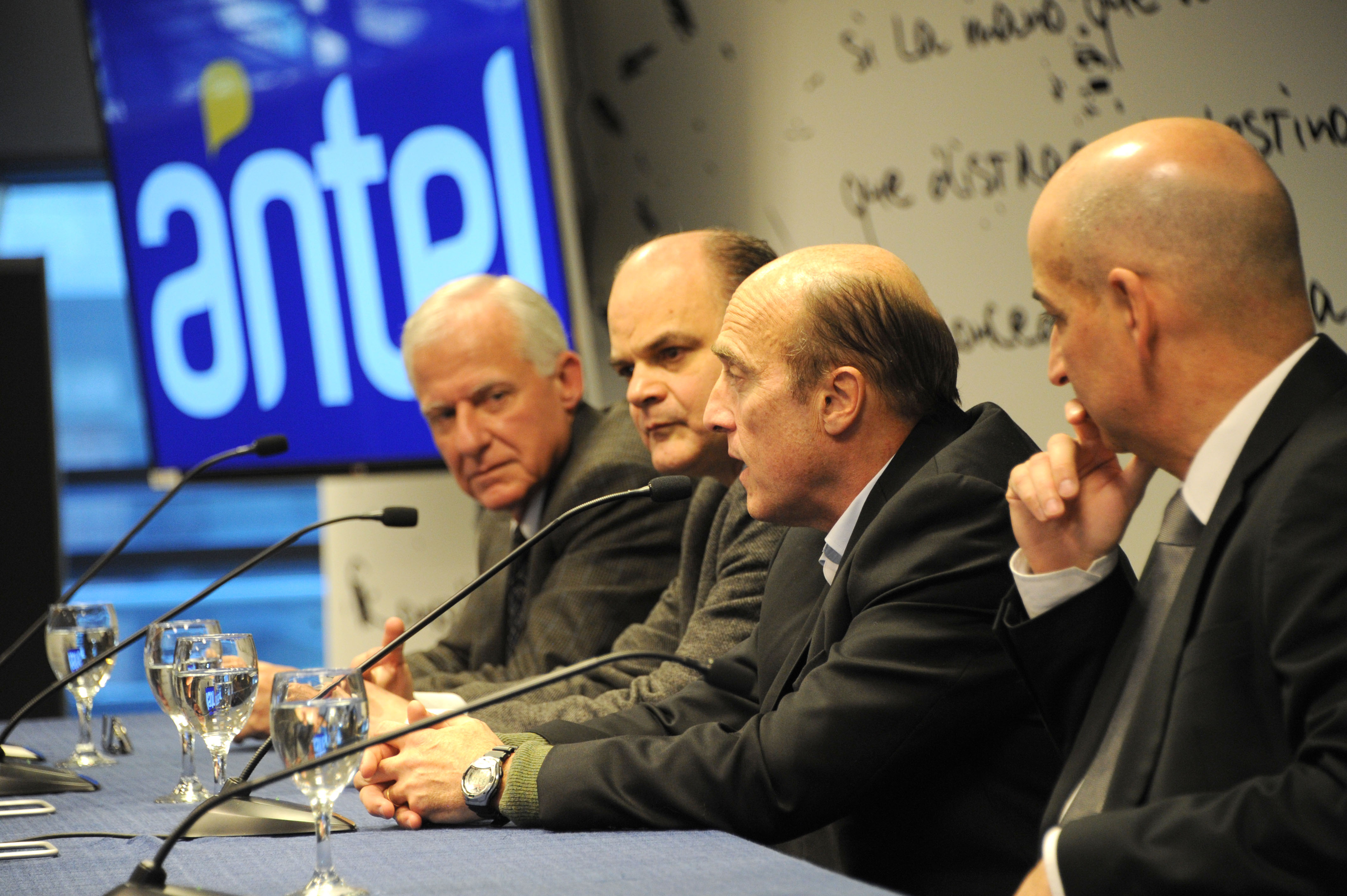 Firma de acuerdo de cooperación institucional entre Antel y el Congreso de Intendentes