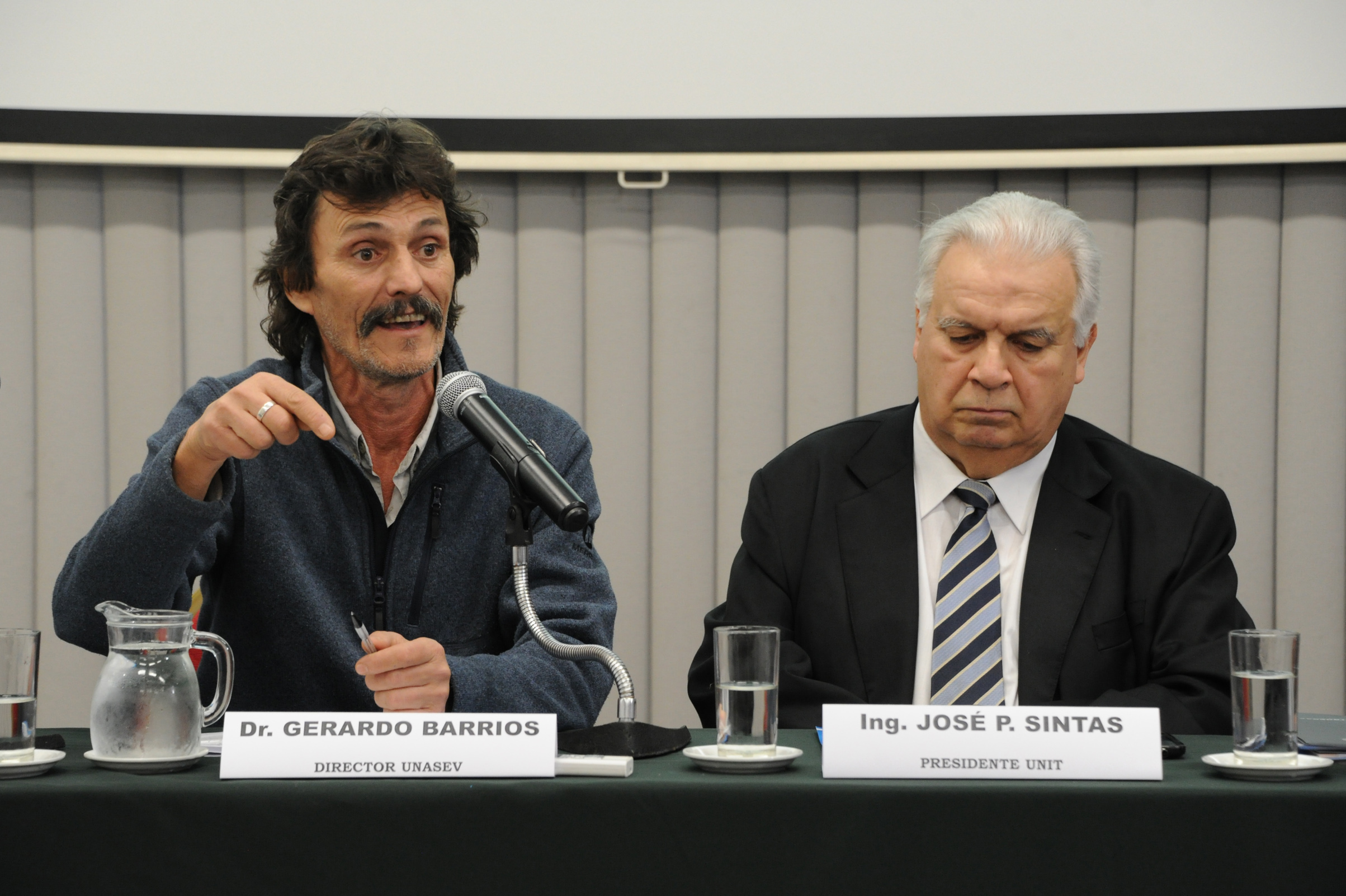 Gerardo Barrios, director de UNASEV, haciendo uso de la palabra