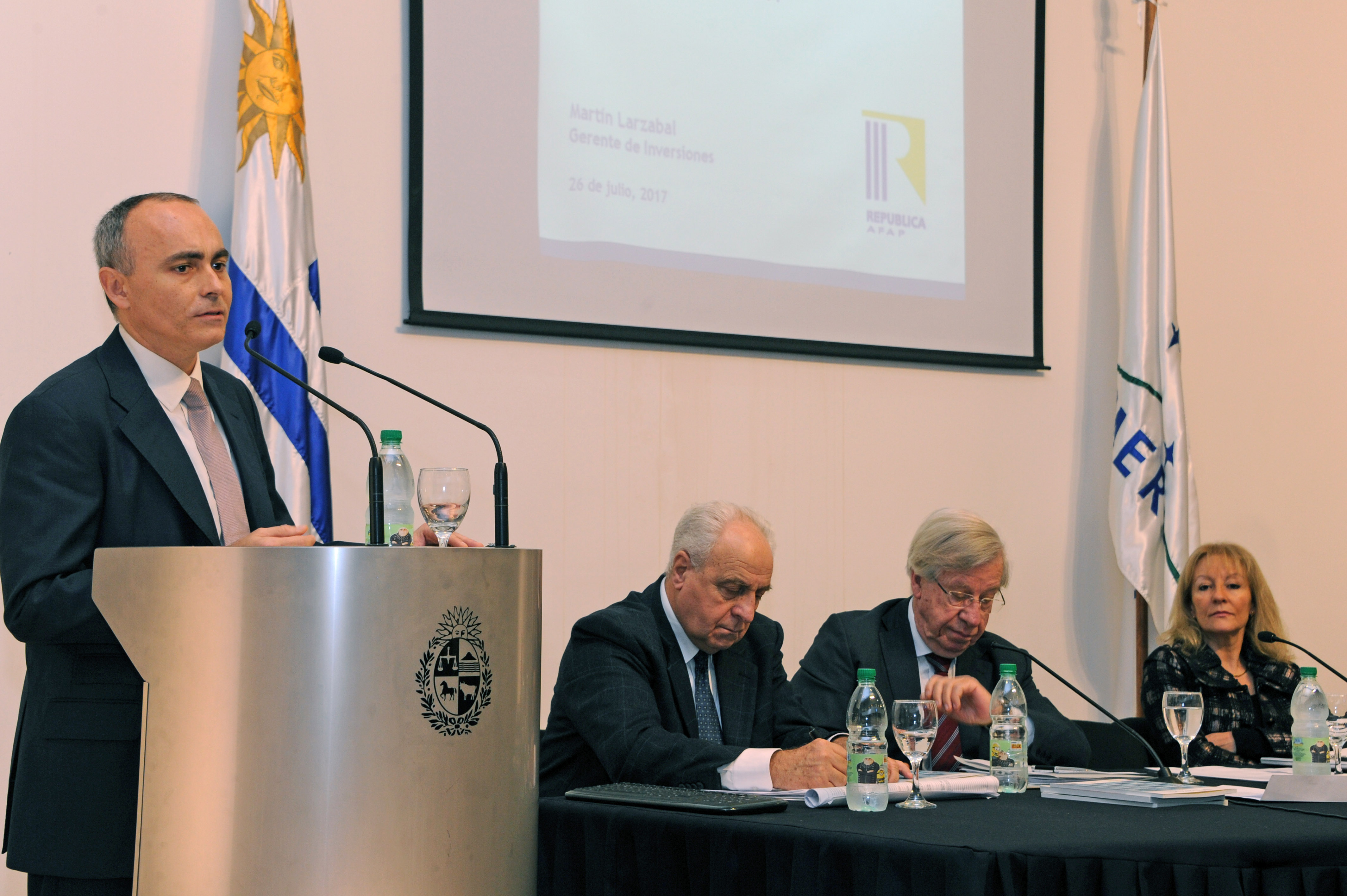 Gerente de inversiones de República AFAP y docente de la Universidad de Montevideo, Martín Larzabal