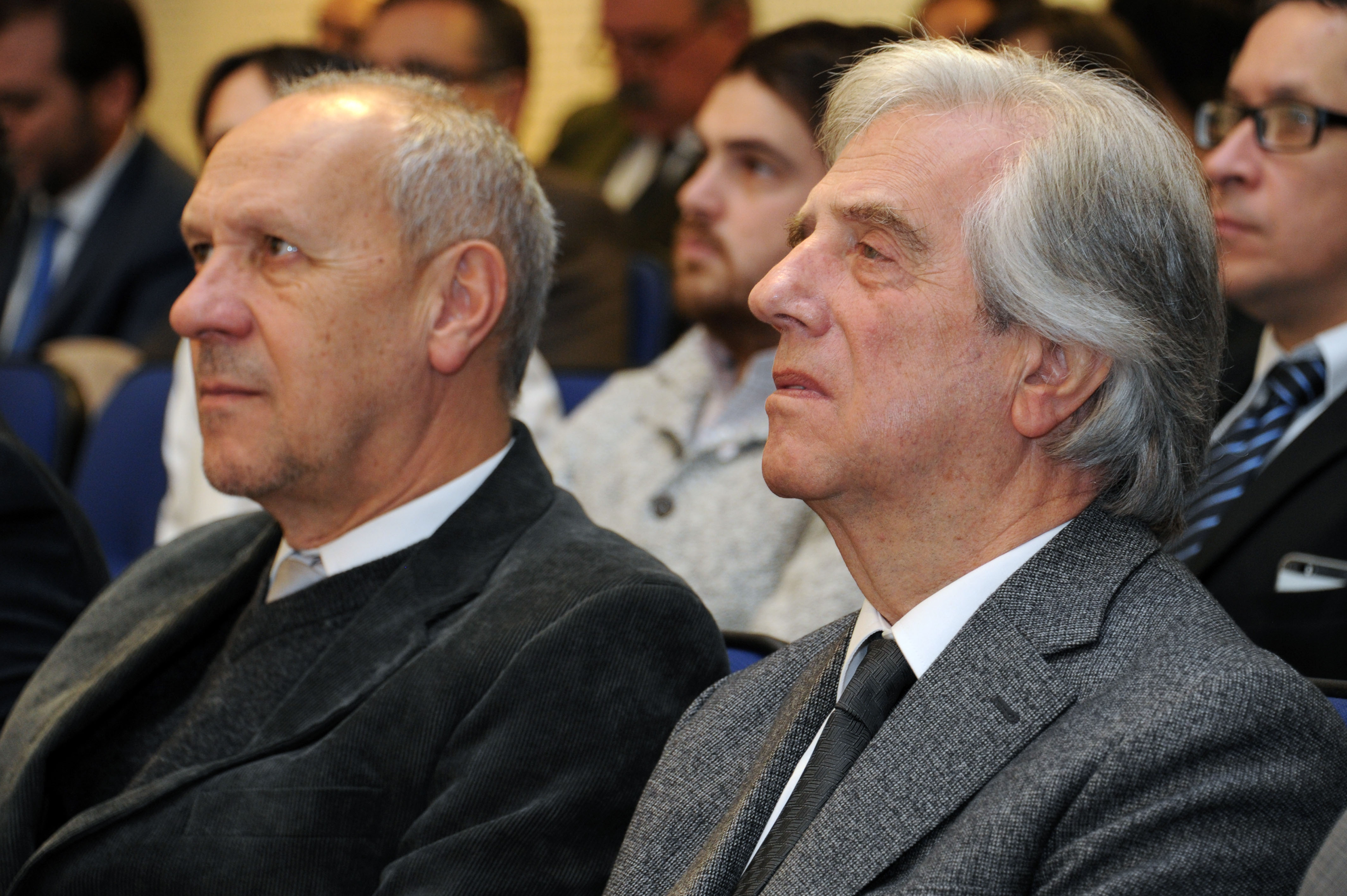 Presidente Tabaré Vázquez junto a autoridades