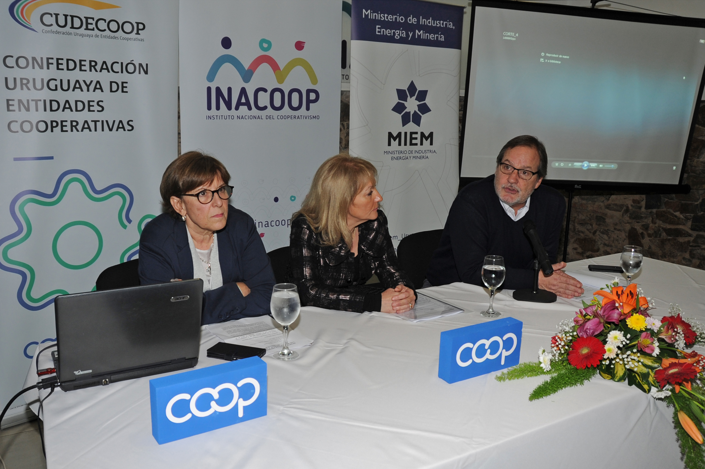 Gustavo Bernini, presidente del Inacoop, haciendo uso de la palabra