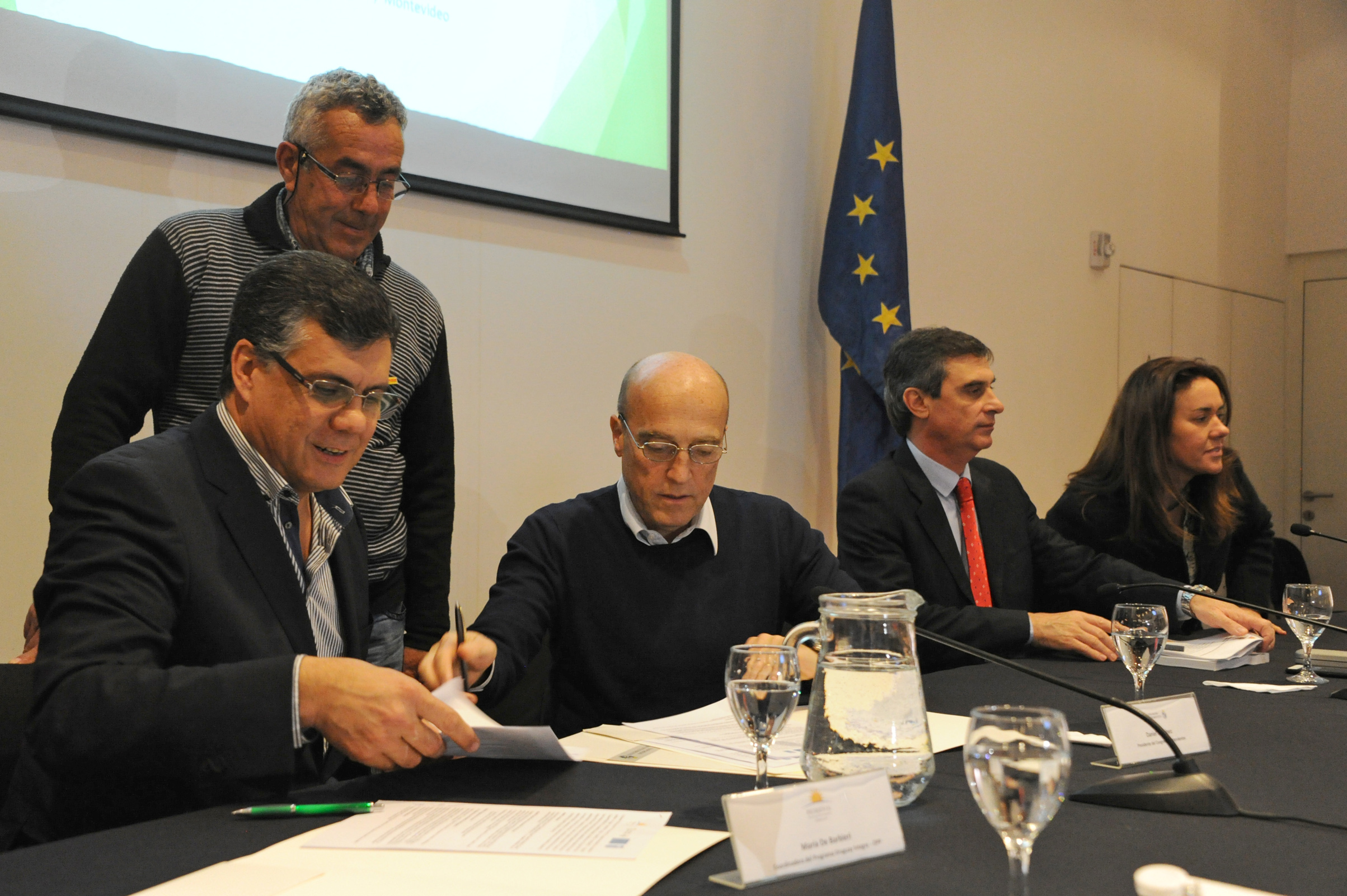 Firma de acuerdo por los proyectos seleccionados
