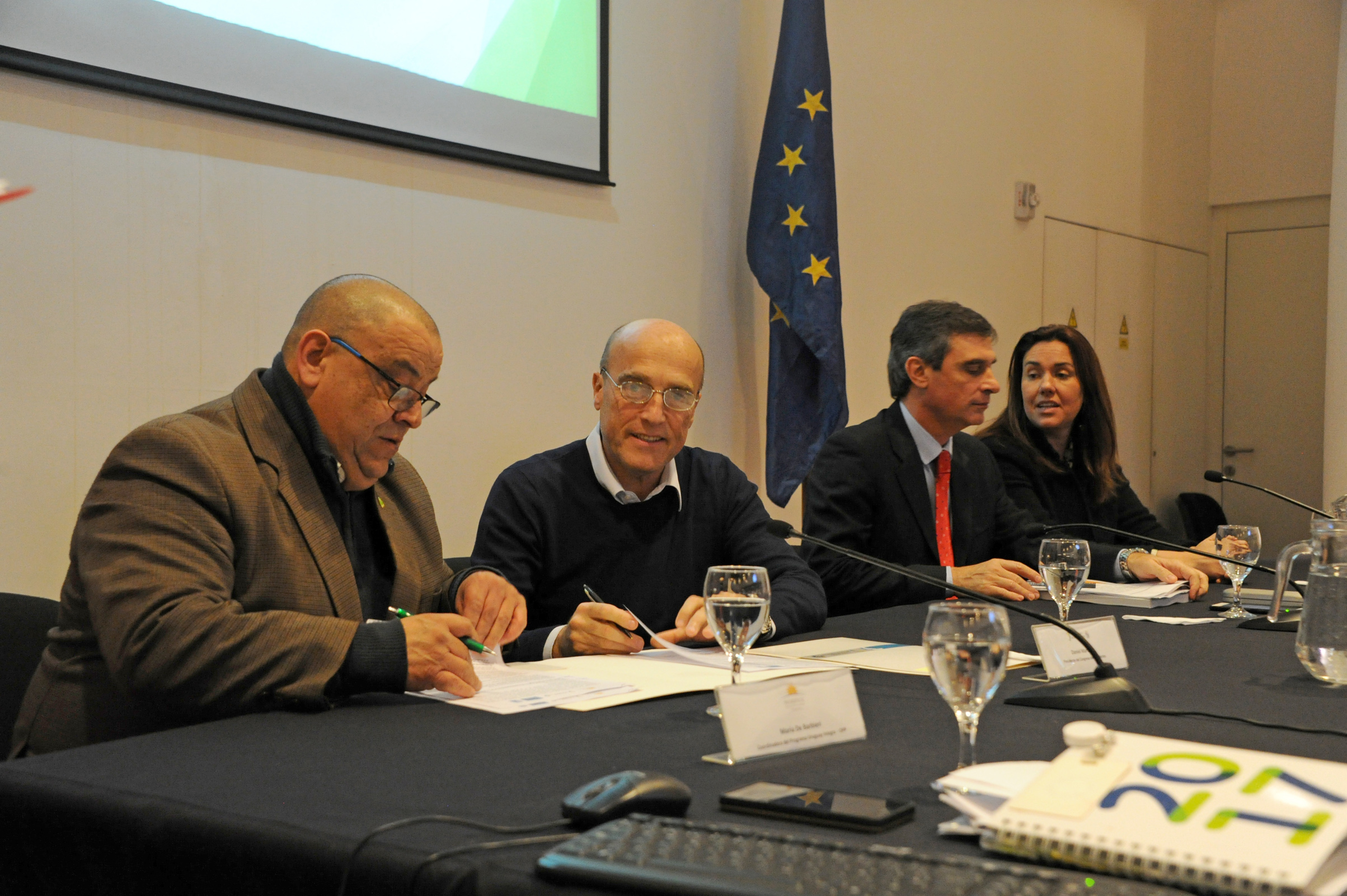 Firma de acuerdo por los proyectos seleccionados