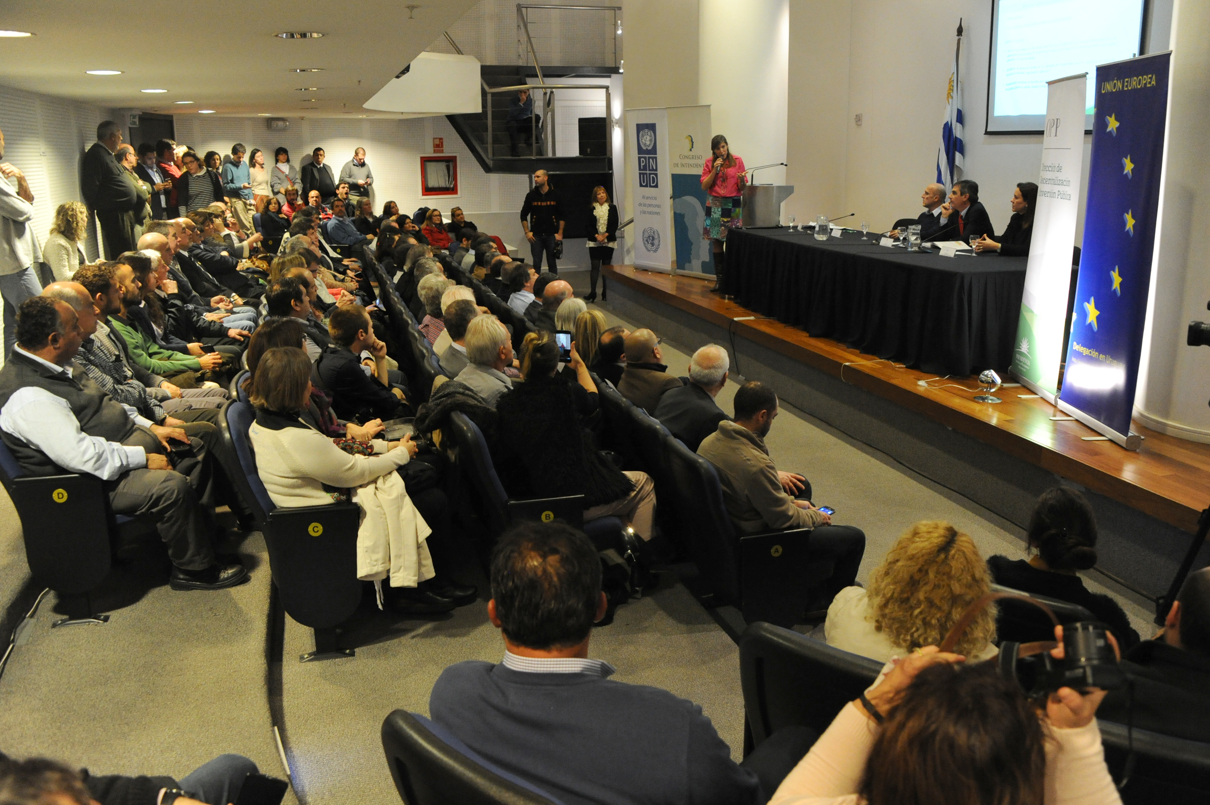 Acto de firma de acuerdo para la implementación de los proyectos