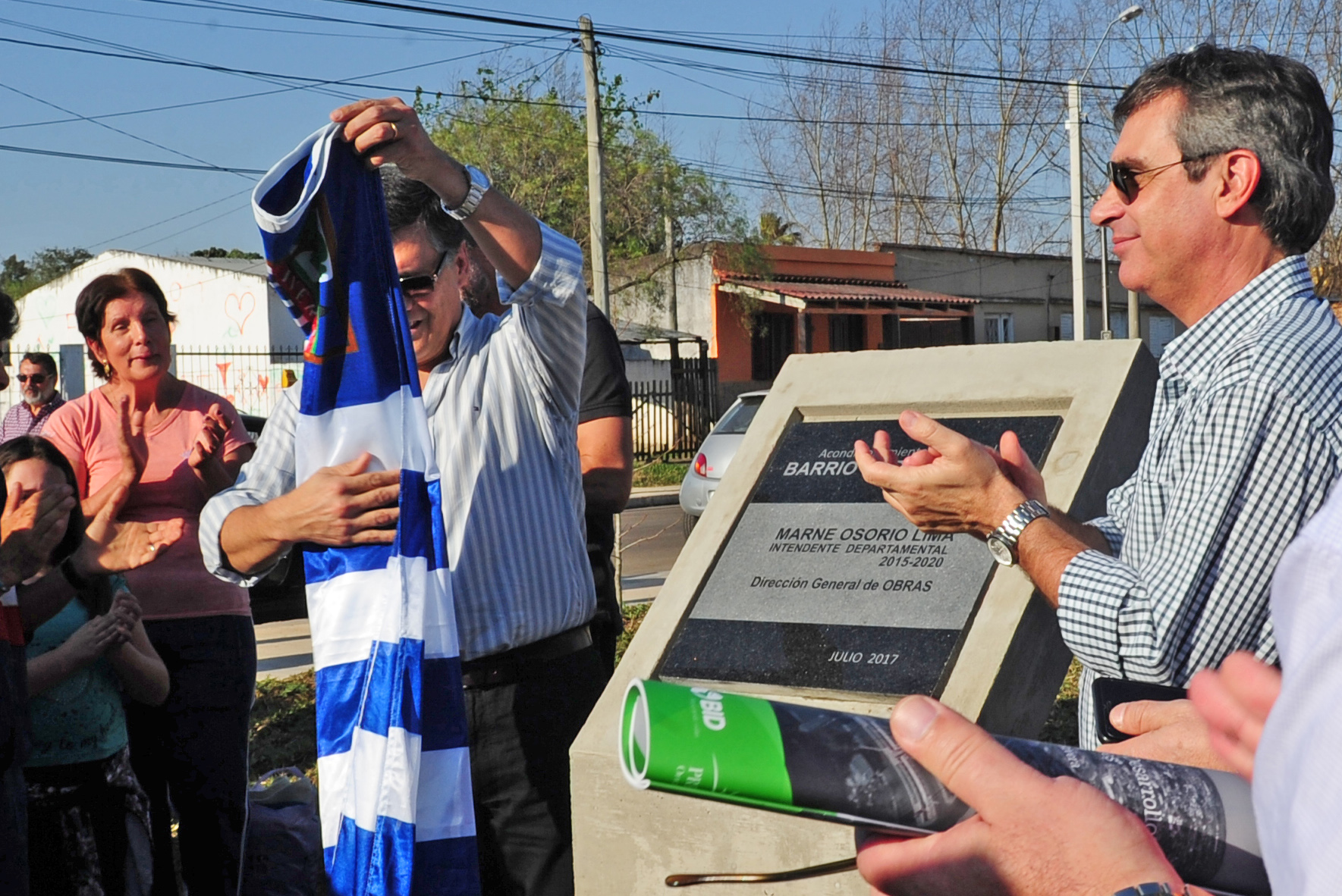 Álvaro García, director de OPP, luego del descubrimiento de la placa conmemorativa