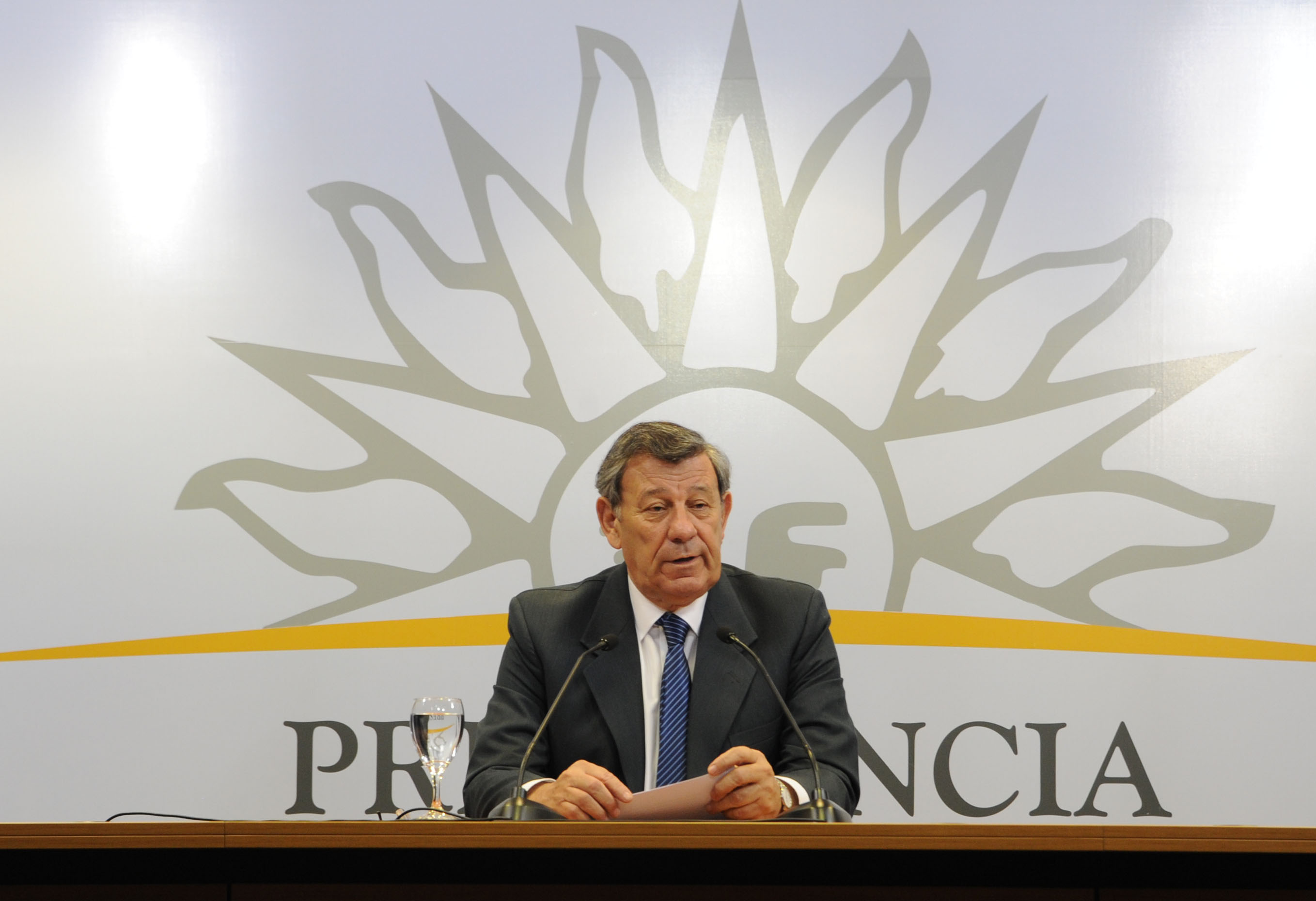 Canciller Rodolfo Nin Novoa, en declaraciones a la prensa tras el Consejo de Ministros