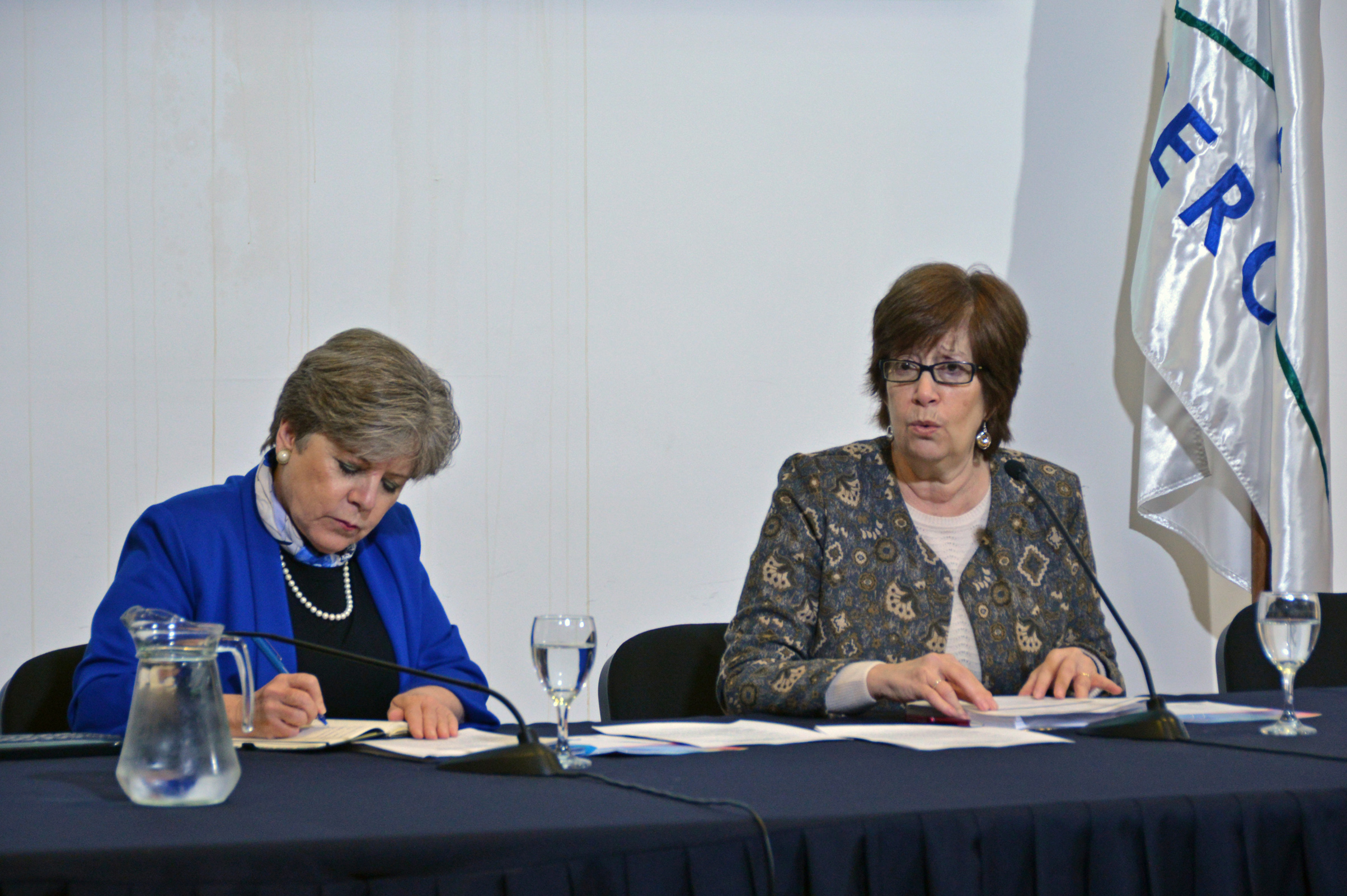 Alicia Bárcena, secretaria ejecutiva de la Cepal, y Marina Arismendi, ministra de Desarrollo Social