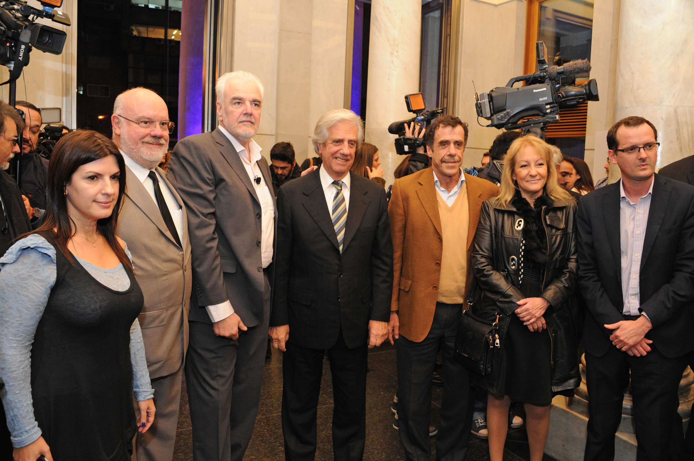 Presidente Tabaré Vázquez junto a autoridades al llegar a la celebración