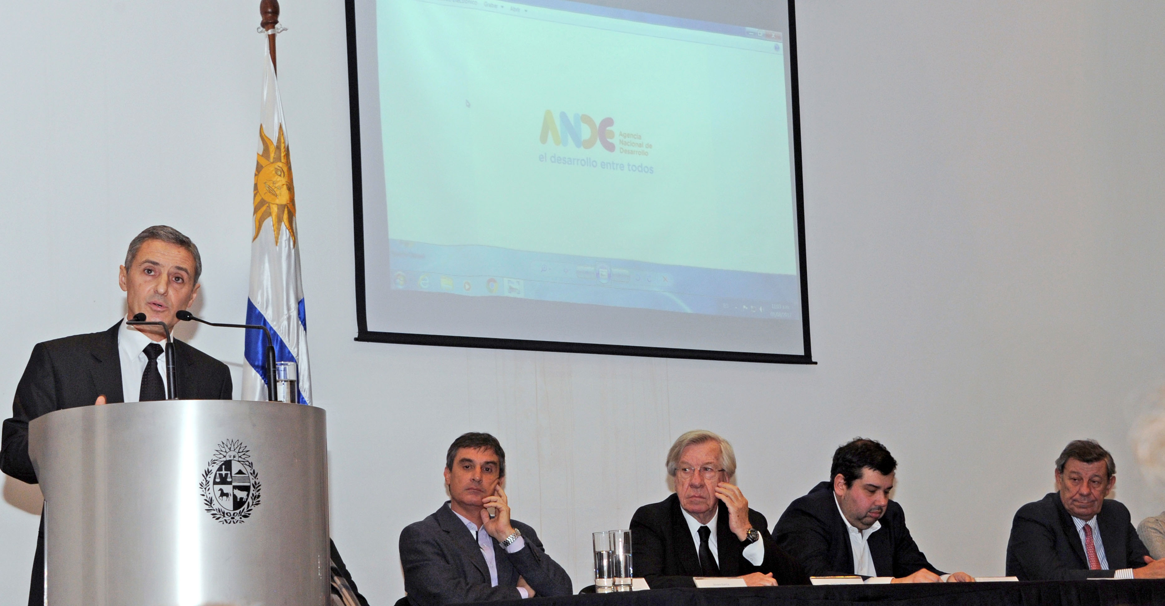 Martín Dibarboure, asumió este martes como director de la Agencia Nacional de Desarrollo (ANDE)