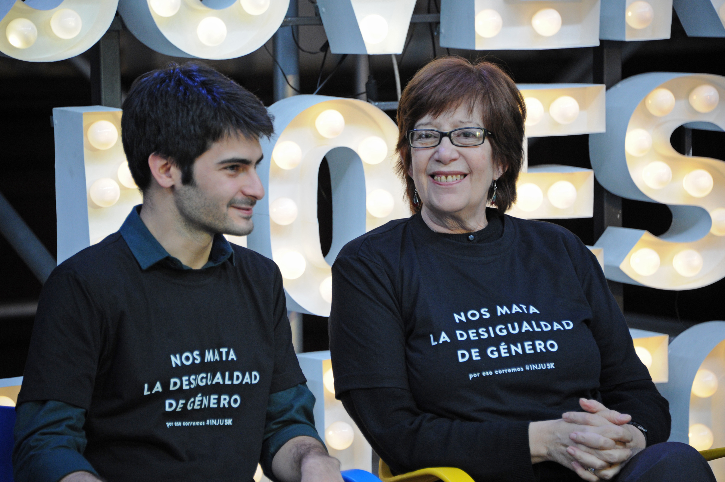 Ministra de Desarrollo Social, Marina Arismendi, junto al director del INJU, Federico Barreto